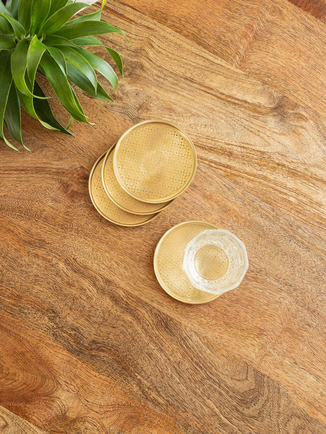 ExclusiveLane Gold Toned 4 Pieces Hand-Etched Round Brass Coasters