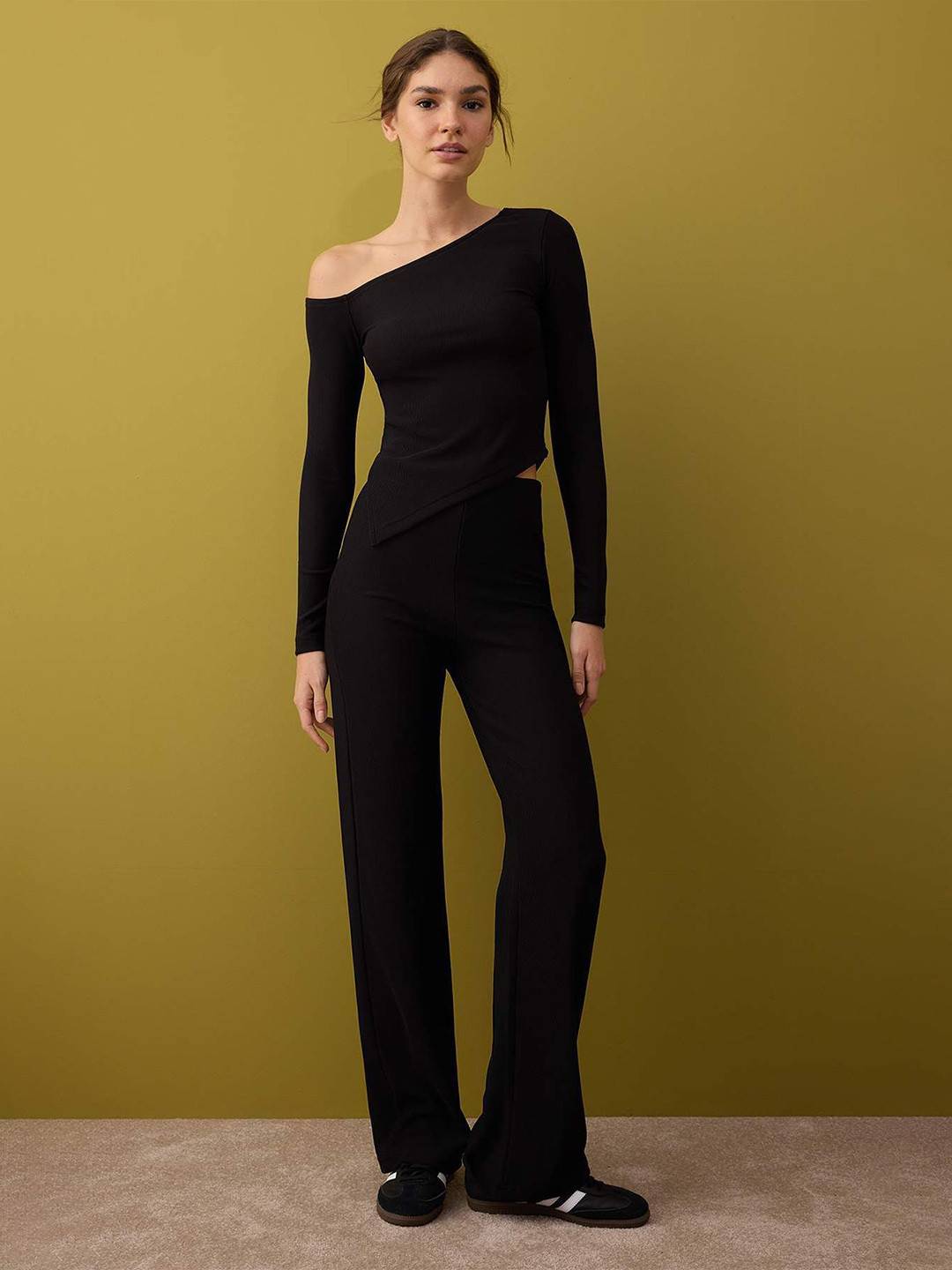 Trendyol Off-Shoulder Top With Trousers Clothing Set