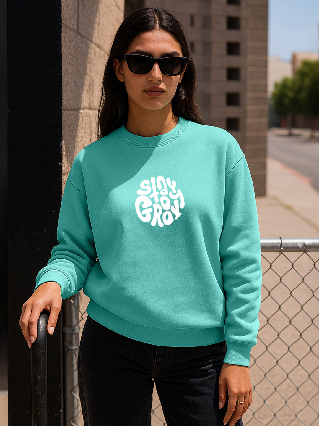 JUNEBERRY Typography Printed Oversize Fleece Pullover Sweatshirt