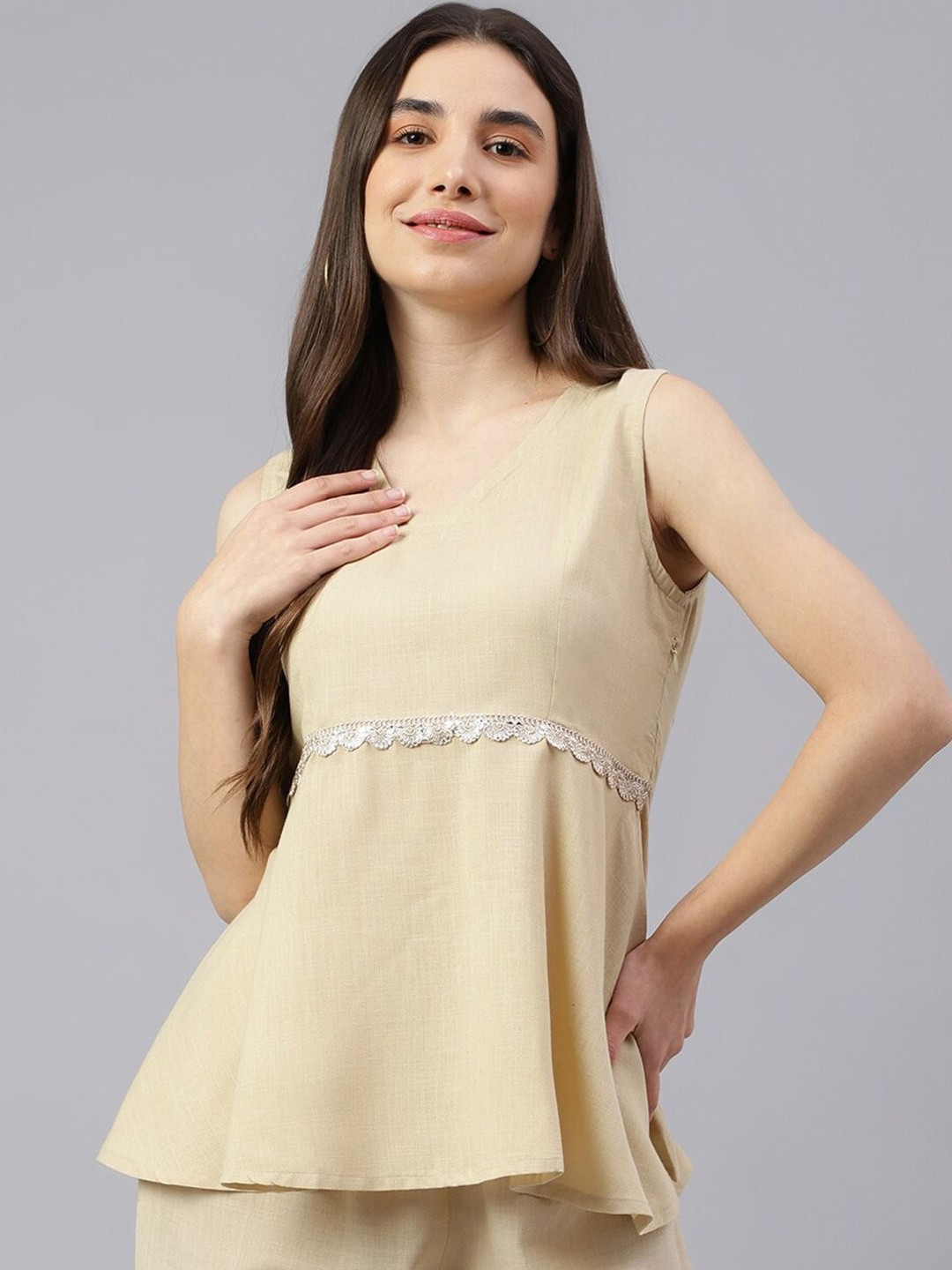 Sangria Women Cream Linen Sleeveless Peplum Top