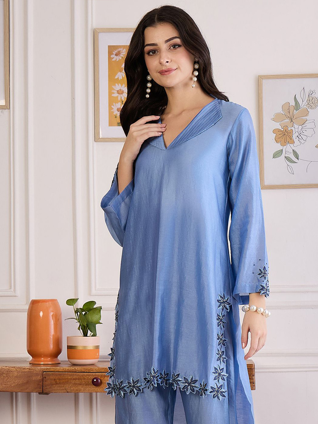 First Resort by Ramola Bachchan Women Floral Cutwork Embroidered Regular Cotton Kurta