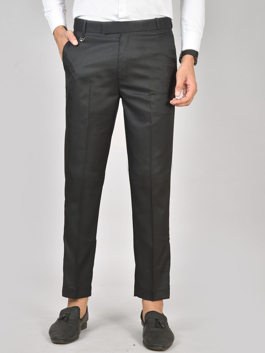 UC NB FASHION Men Relaxed Straight Leg Regular Fit Mid-Rise Formal Trousers