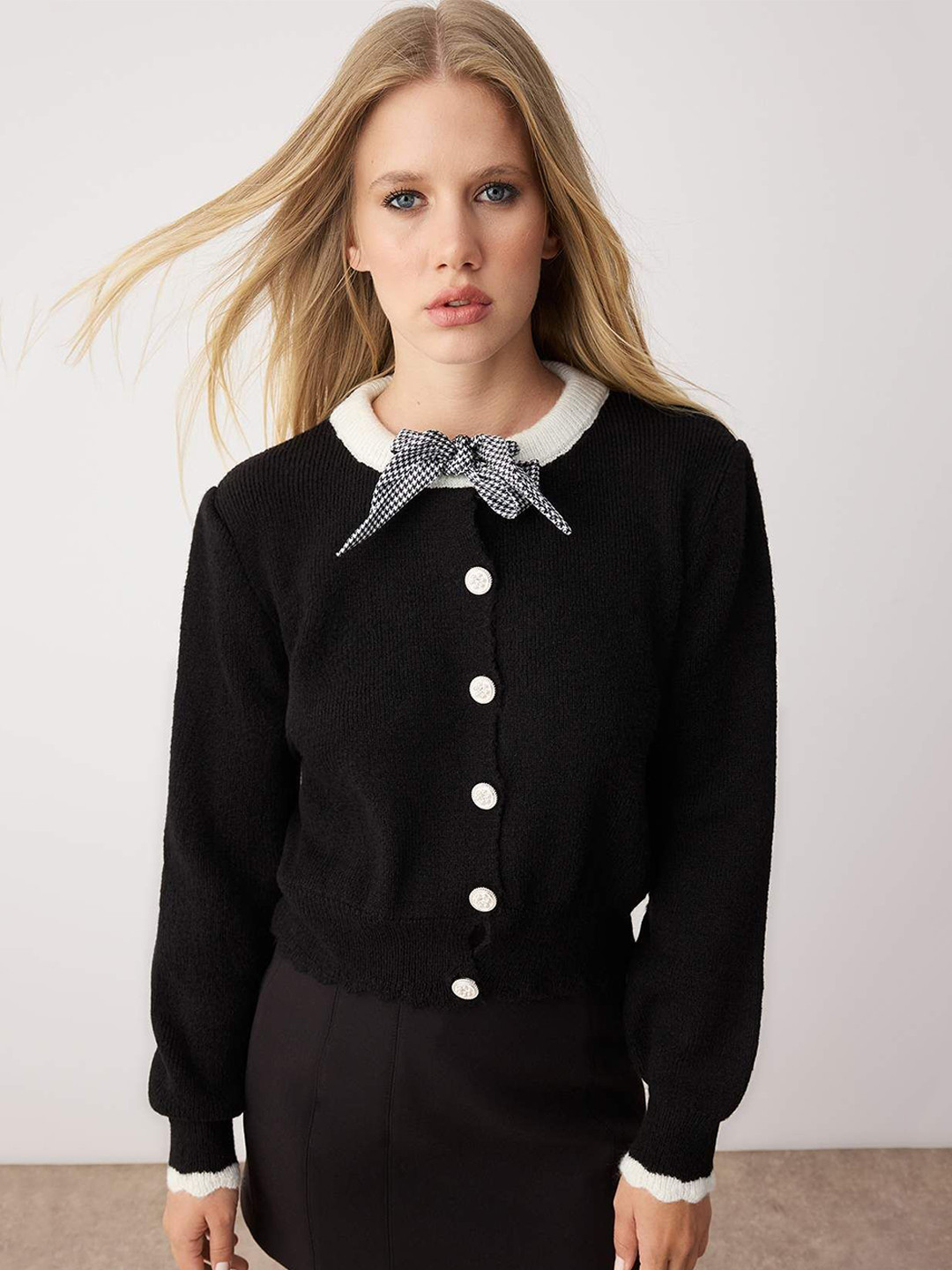 Trendyol Round Neck Long Sleeves Cardigan Swetaer