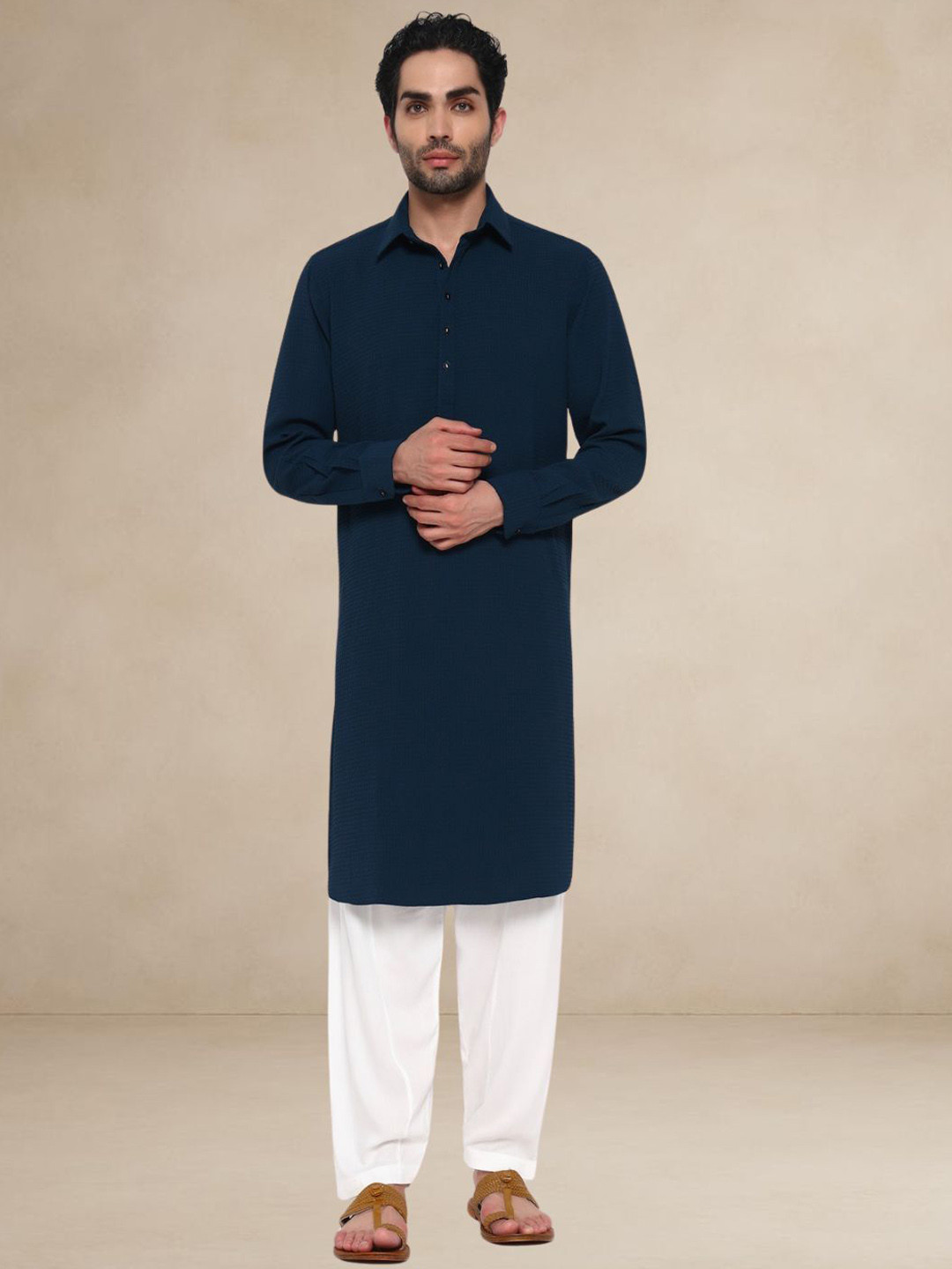 BETTINO Men Plain Textured Button Up Pathani Kurta with Salwar