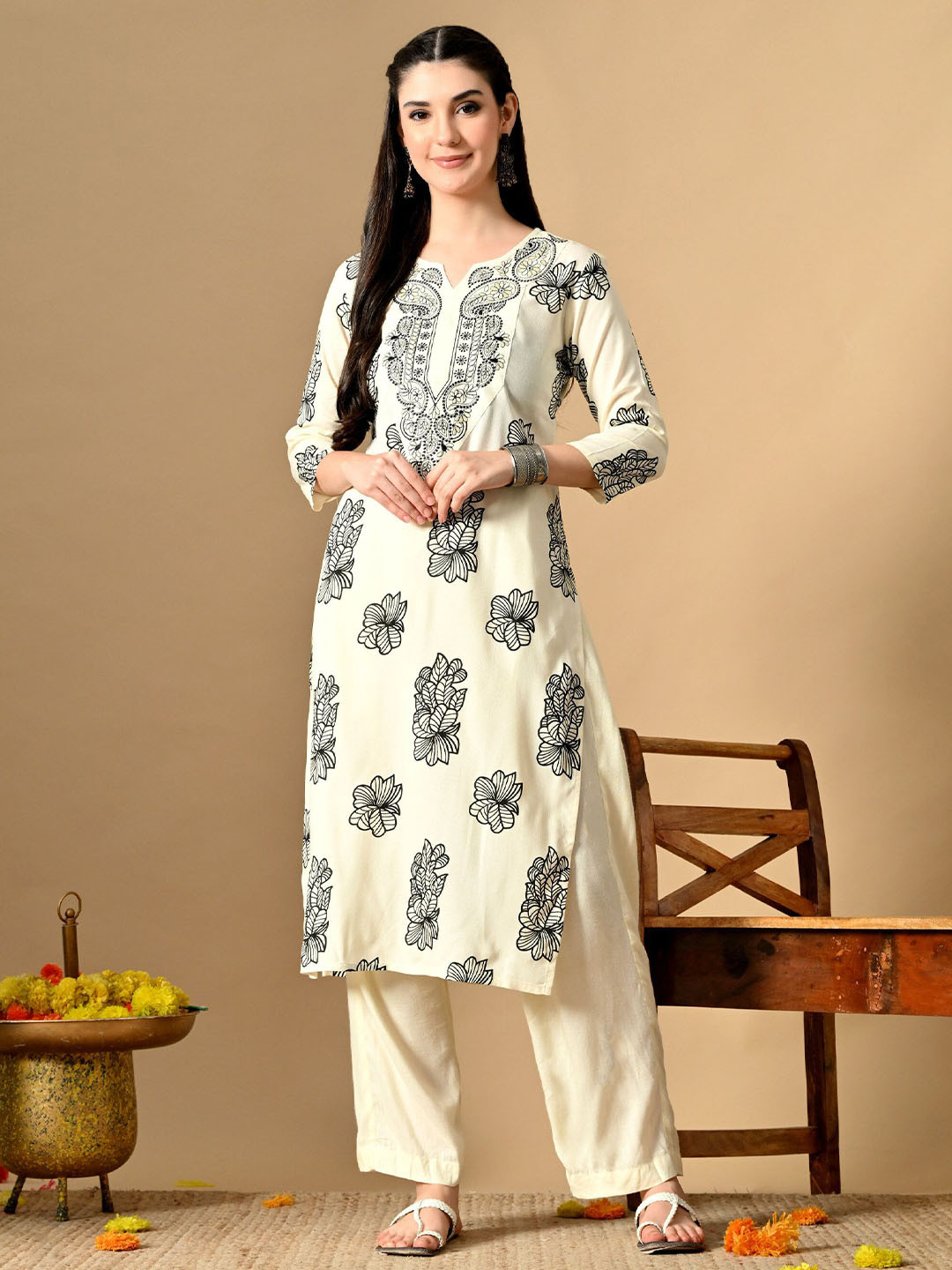 Koito Women Ethnic Motifs Embroidered Thread Work Kurta