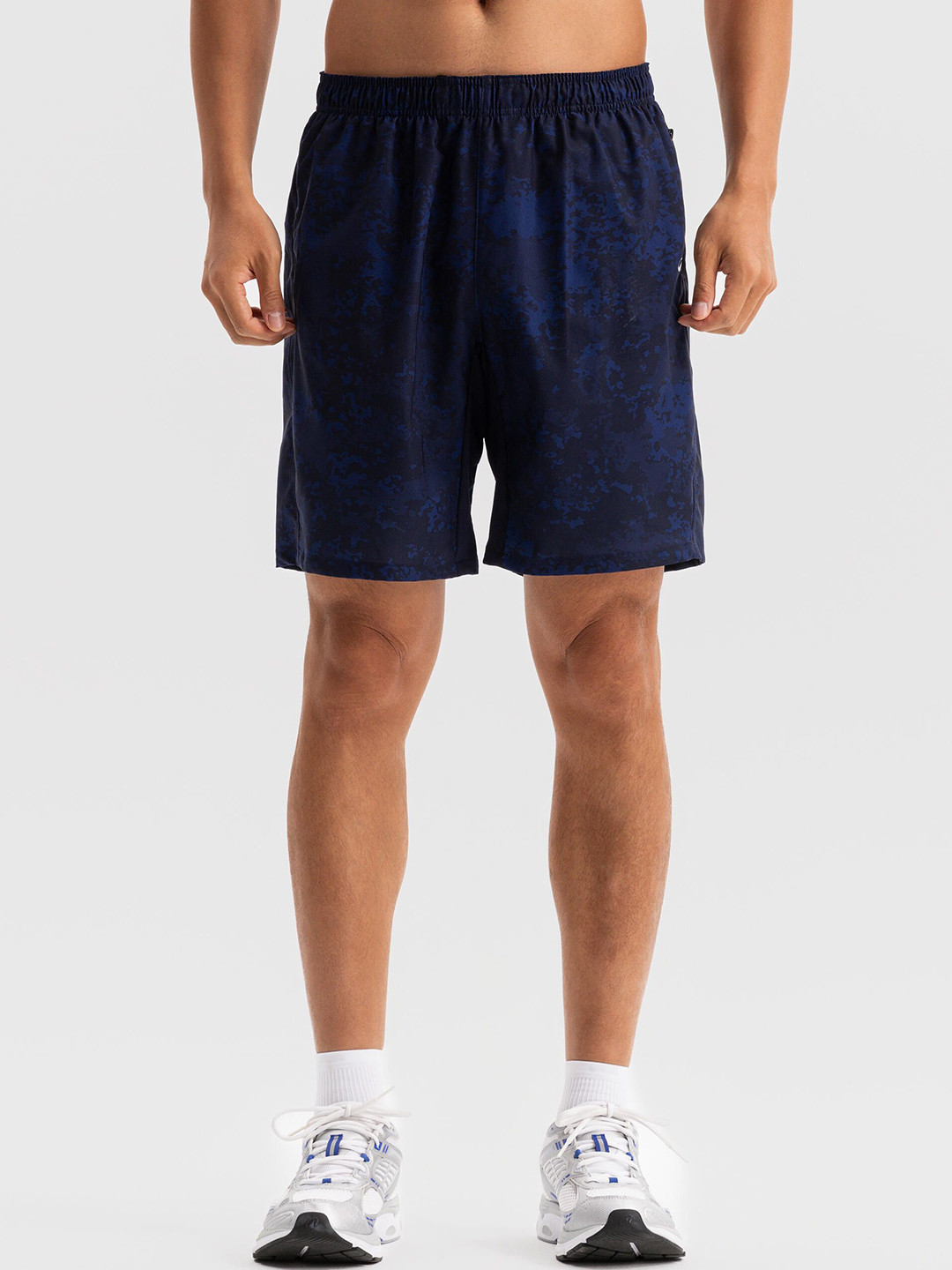 Decathlon Men Abstract Printed Fitness Shorts with Zipped Pockets