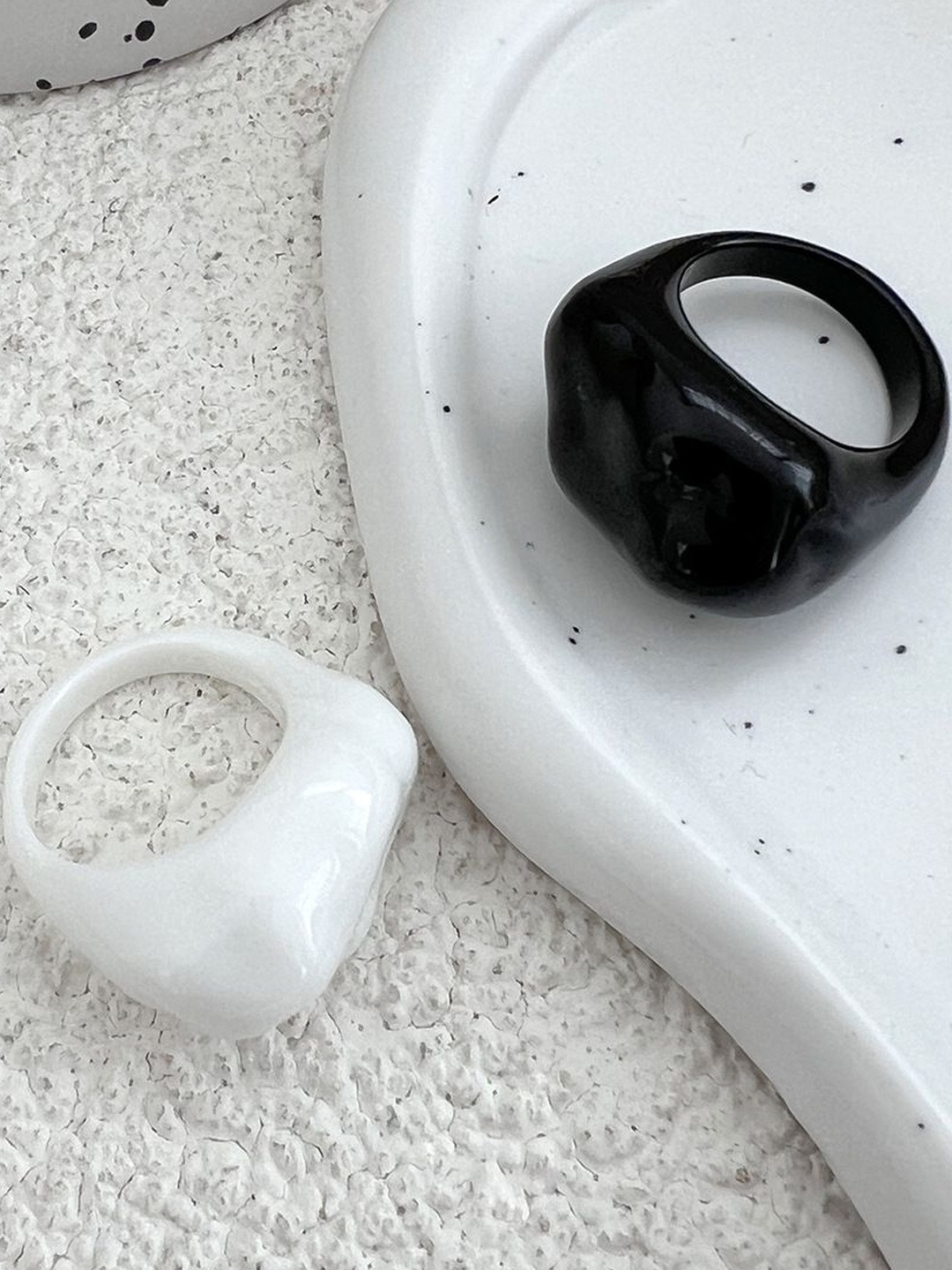 StyleCast x Revolte Women Resin Finger Ring