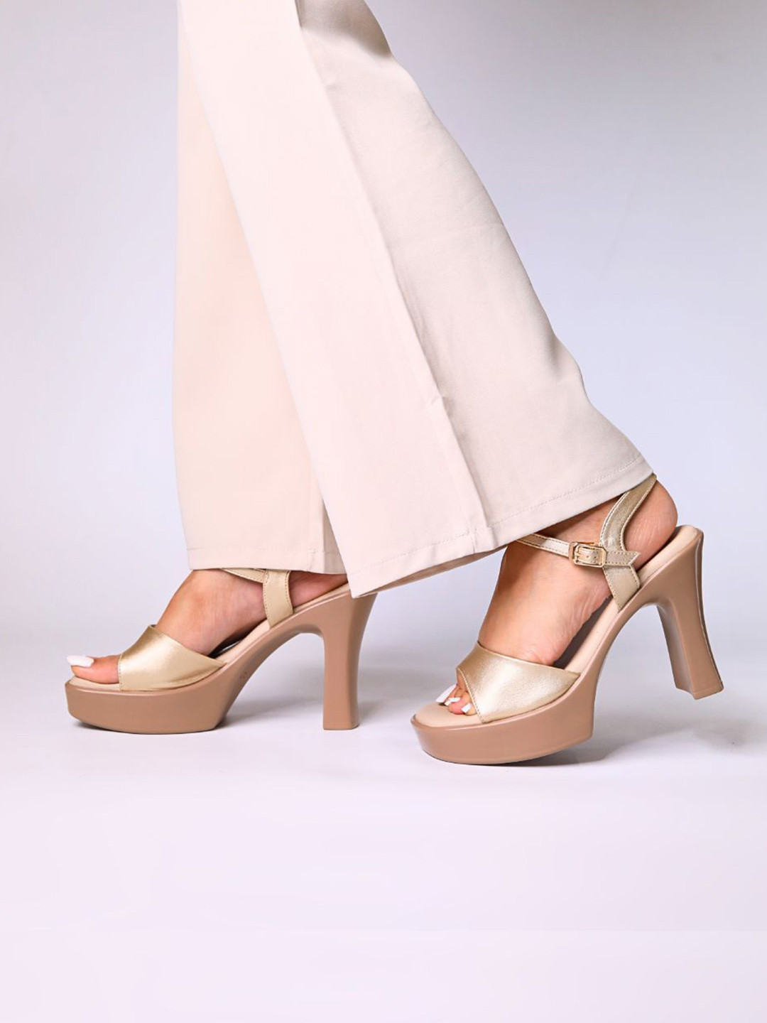 Monrow Women Elora Gold Block Platform Party Heels