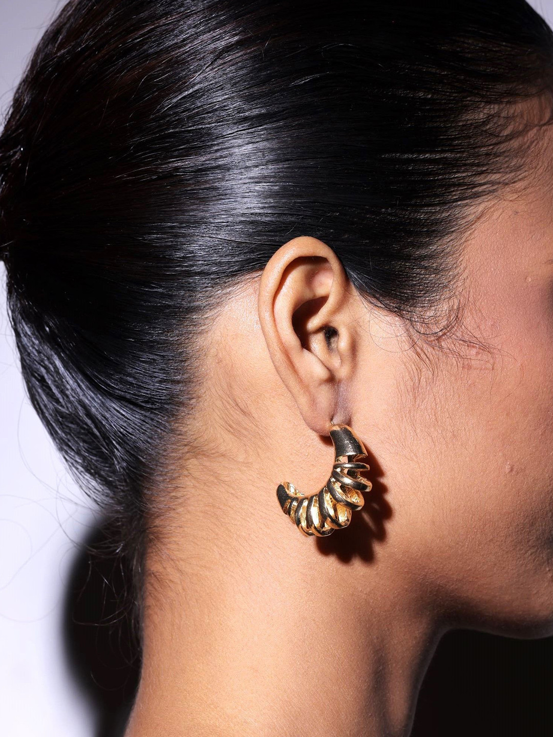 THE BLING GIRLL Gold-Plated Contemporary Half Hoop Earrings