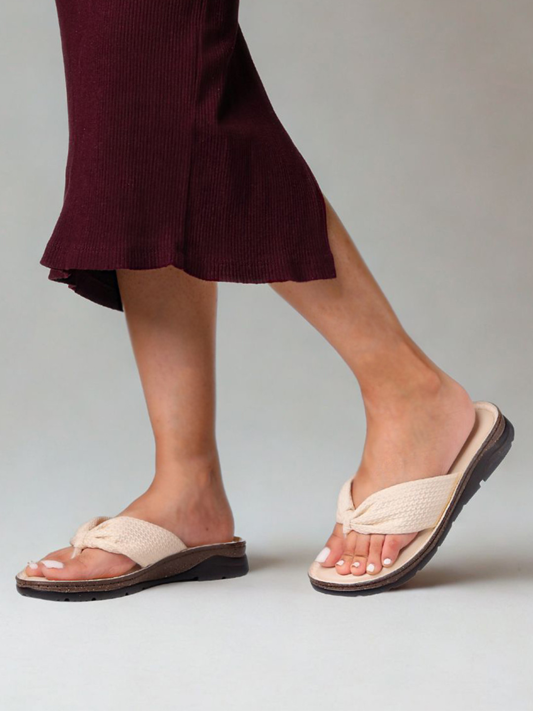 Monrow Lexi Women Textured Open Toe T-Strap Flats