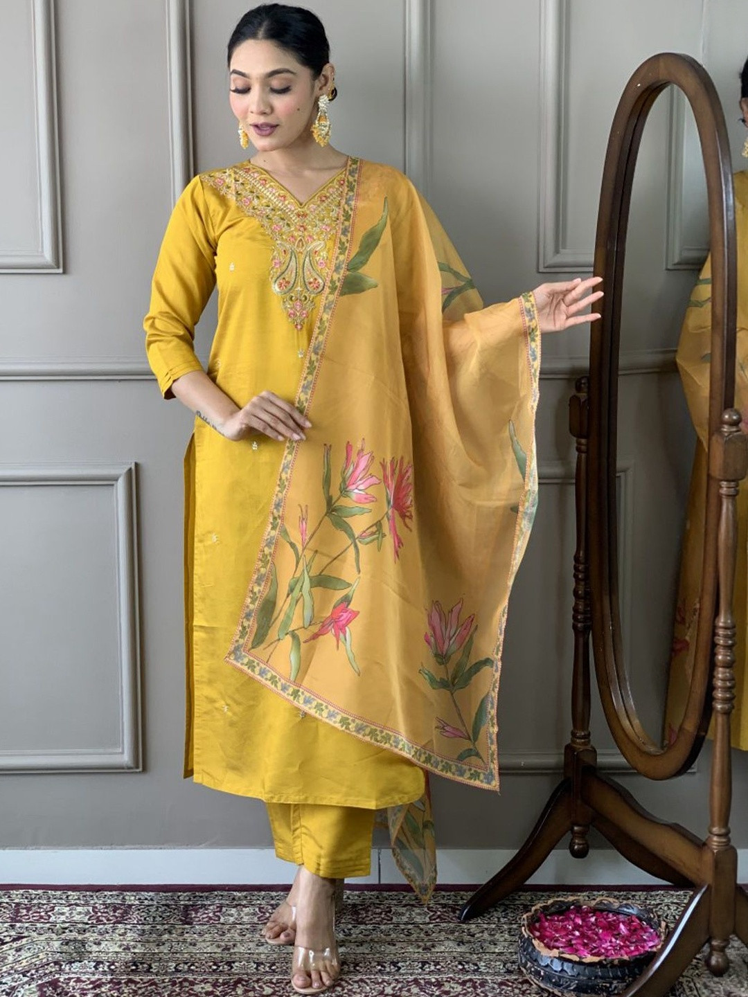 Kiana House Of Fashion Women Paisley Embroidered Kurta with Trousers & Dupatta