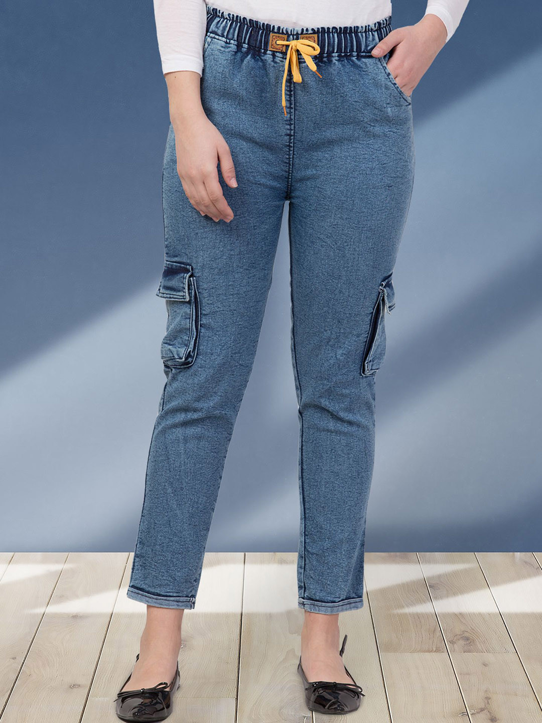 COUTUME COLLECTIONS Women Comfort Slim Fit Mid-Rise Light Fade Cargo Styles Jeans