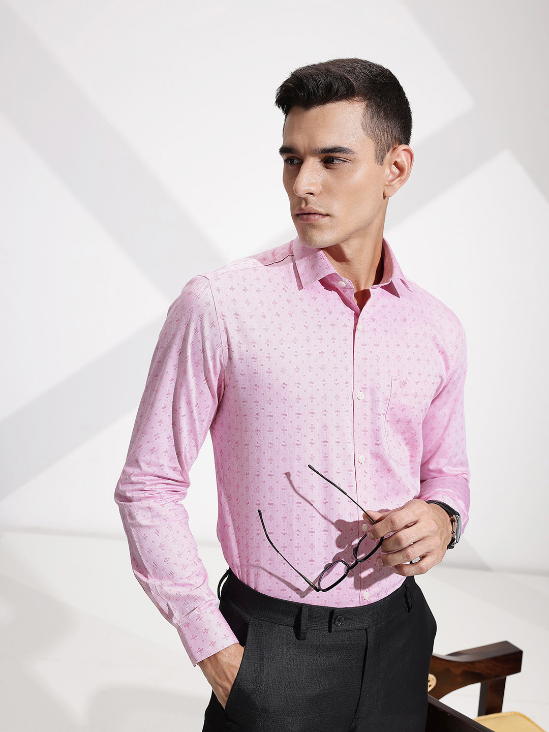INVICTUS Slim Fit Geometric Self Designed Pure Cotton Semiformal Shirt
