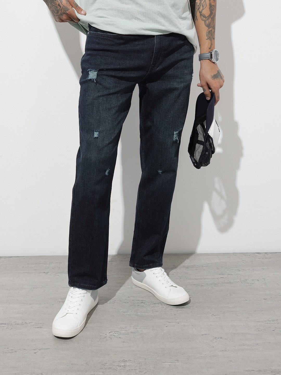 The Roadster Life Co. Men Relaxed Fit Mildly Distressed Light Fade Stretchable Jeans