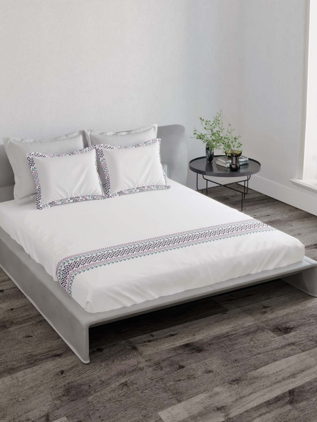 Triani White Geometric Cotton Mild Winter Double King Bedsheet With 2 Pillow Covers