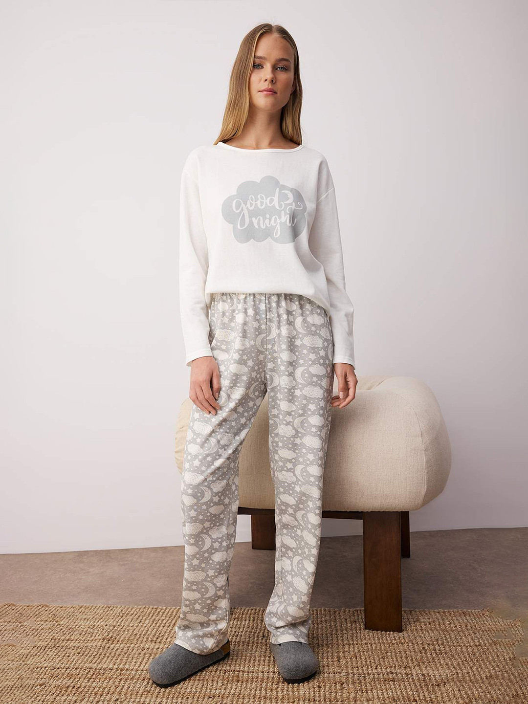 Trendyol Beyaz Women Printed Pure Cotton Round Neck Night Suit