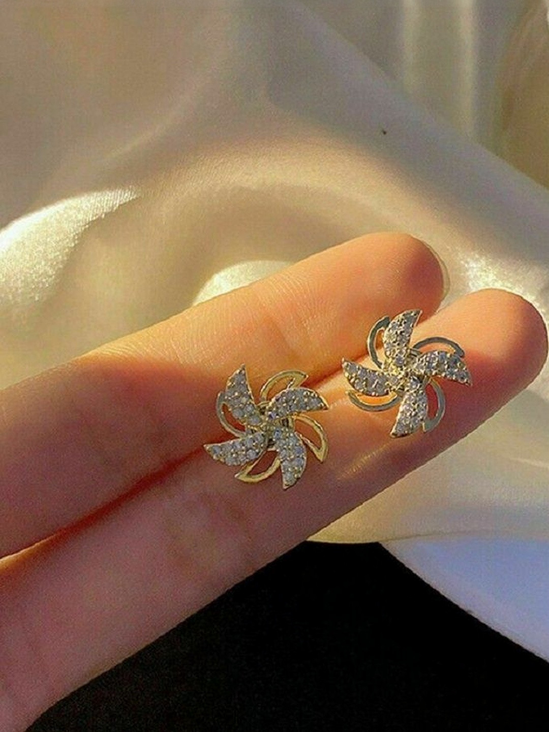 TheVineGirl Women Windmill Rotating Contemporary Studs Earrings