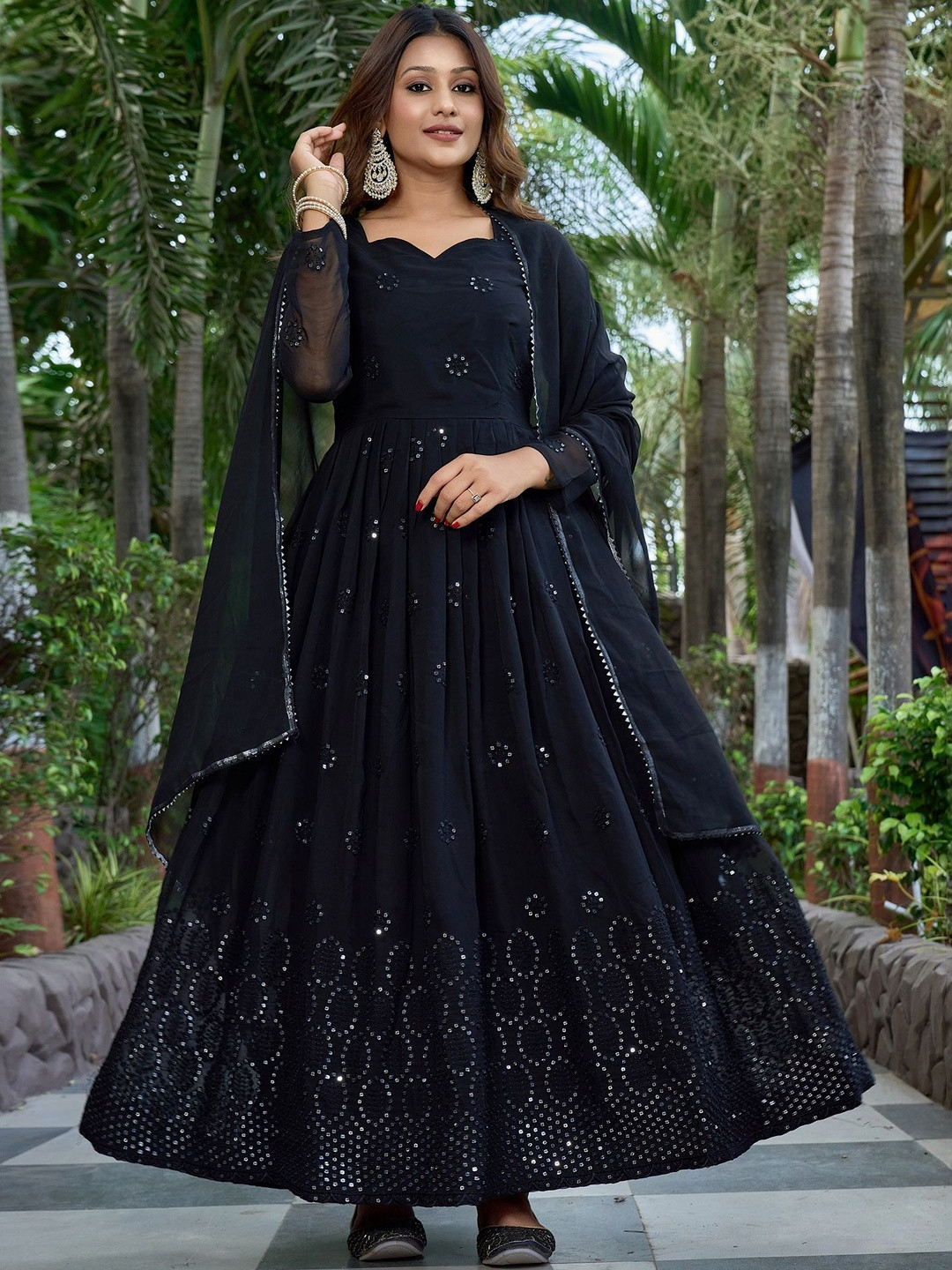 ATOXIC Solid Embroidered  V-Neck Anarkali Kurta