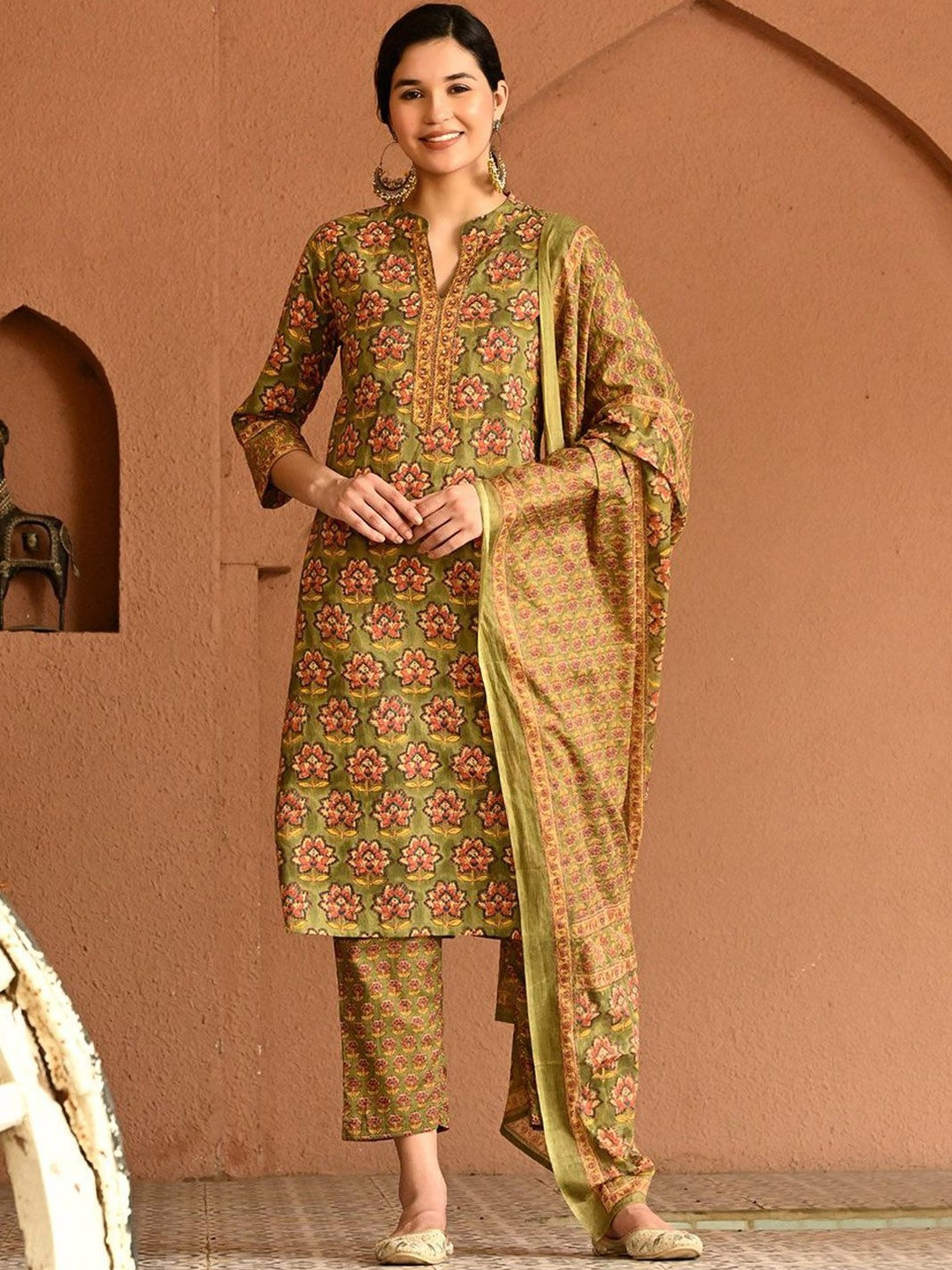 Sangria Women Floral Printed Regular Thread Work Pure Cotton Kurta with Trousers & With Dupatta