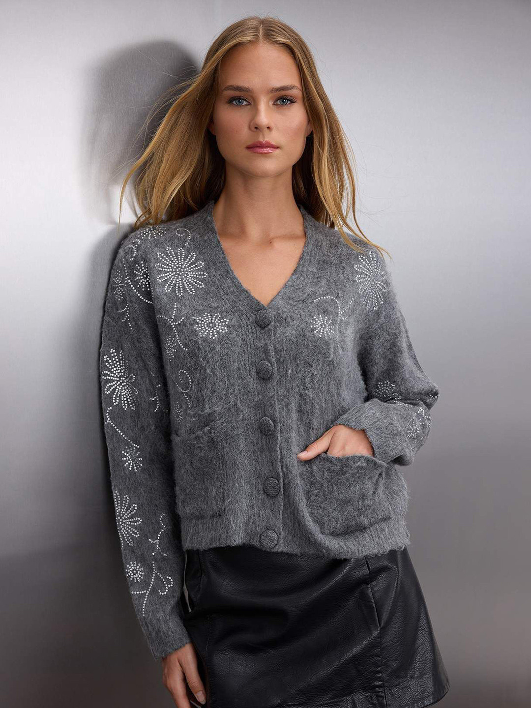 Trendyol Koyu Gri Women Floral Self Design V-Neck Cardigan Sweater