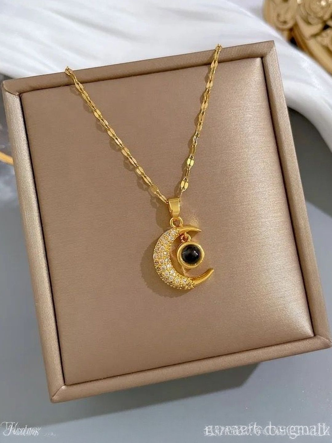 DressBerry Women Alloy Crescent Moon Gold-plated Pendant Necklace
