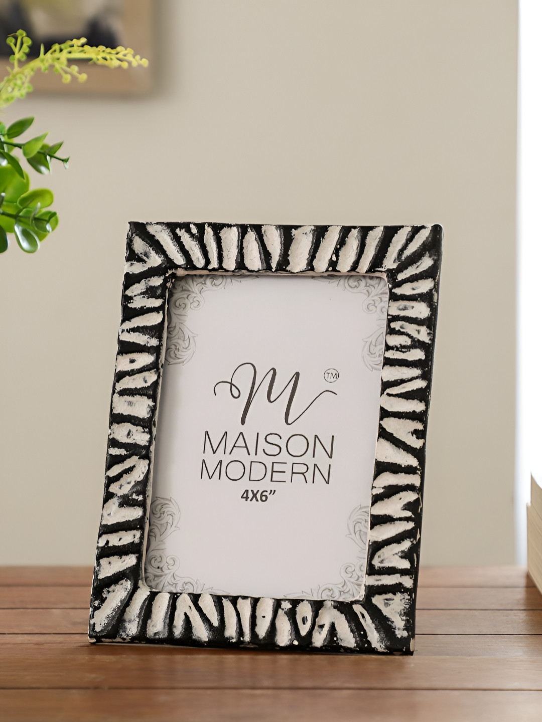 Maison Modern Black & White AlumaSnap Table Photo Frames