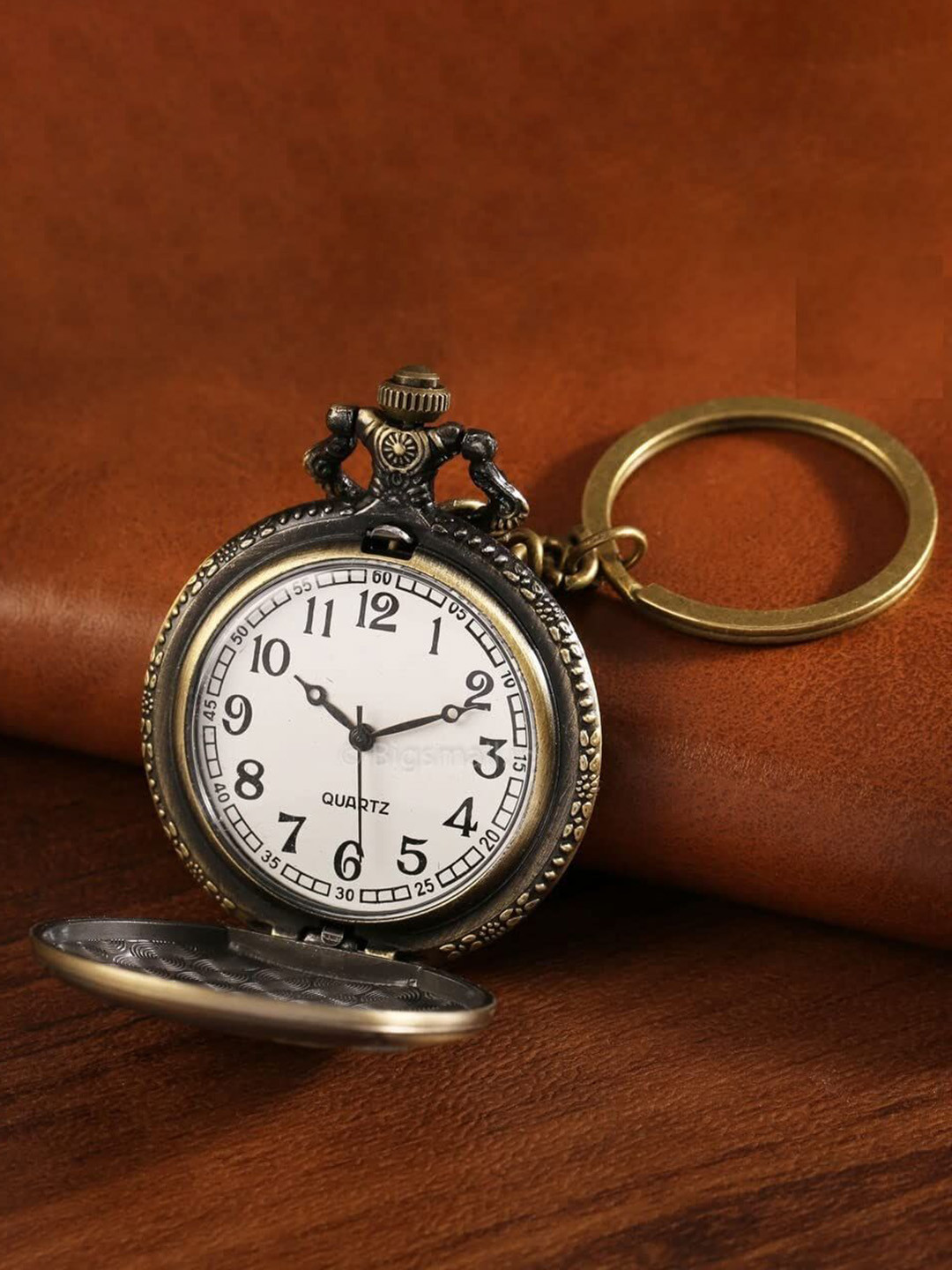 AUGEN Eagle Retro Textured Metal Key Chain With Key Ring