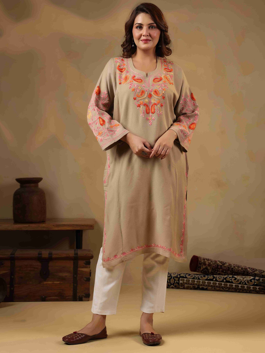 Zamour Women Floral Embroidered Kashmiri Kurta