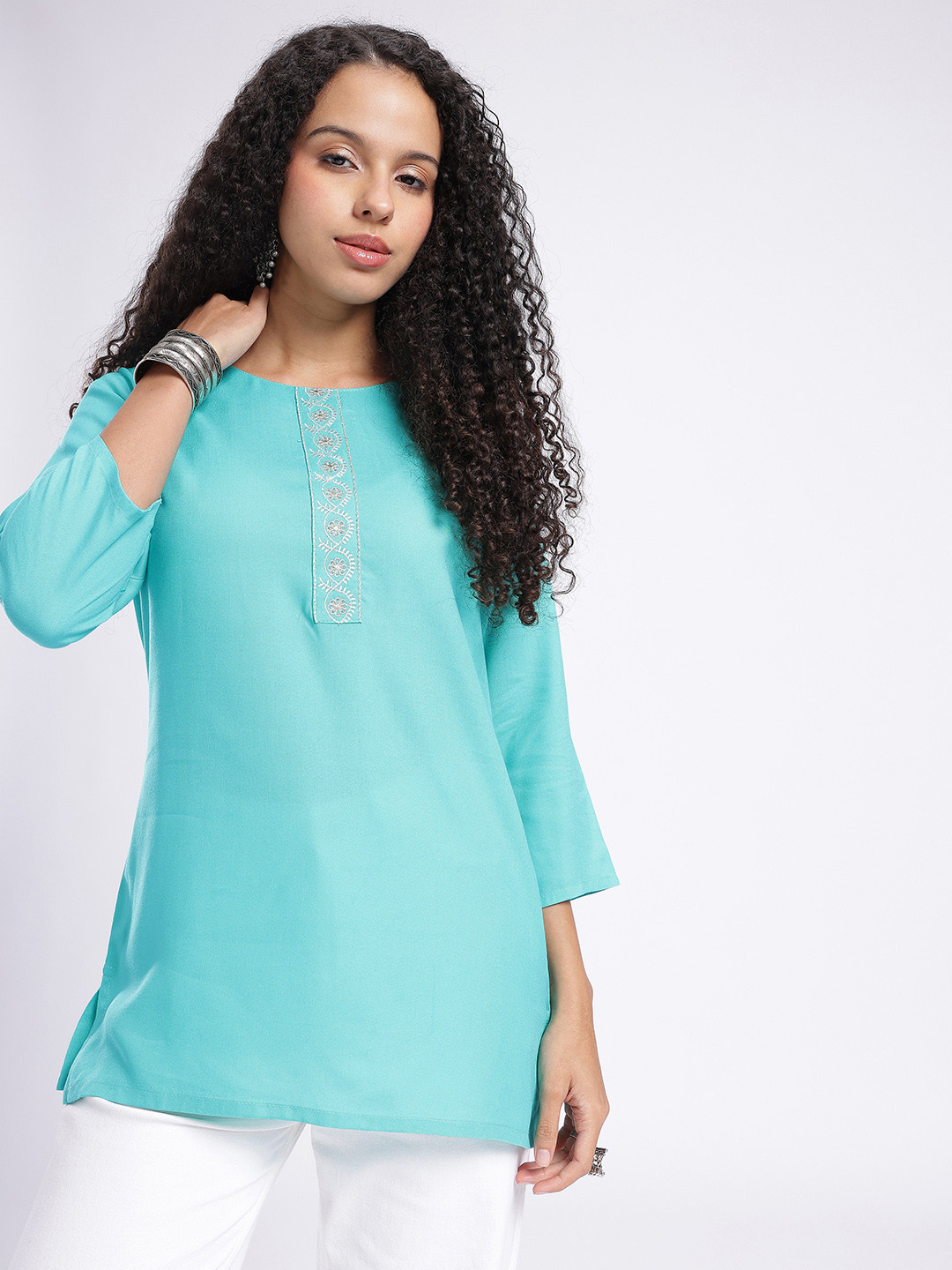 Anouk Rustic Thread Work Round Neck Straight Kurti