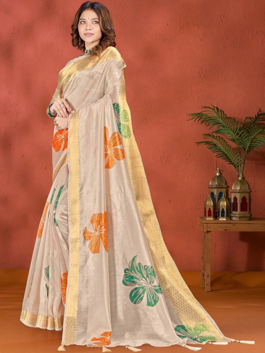 PRISHA FASHION Floral Pattern & Printed Pallu Jaali Banarasi Saree