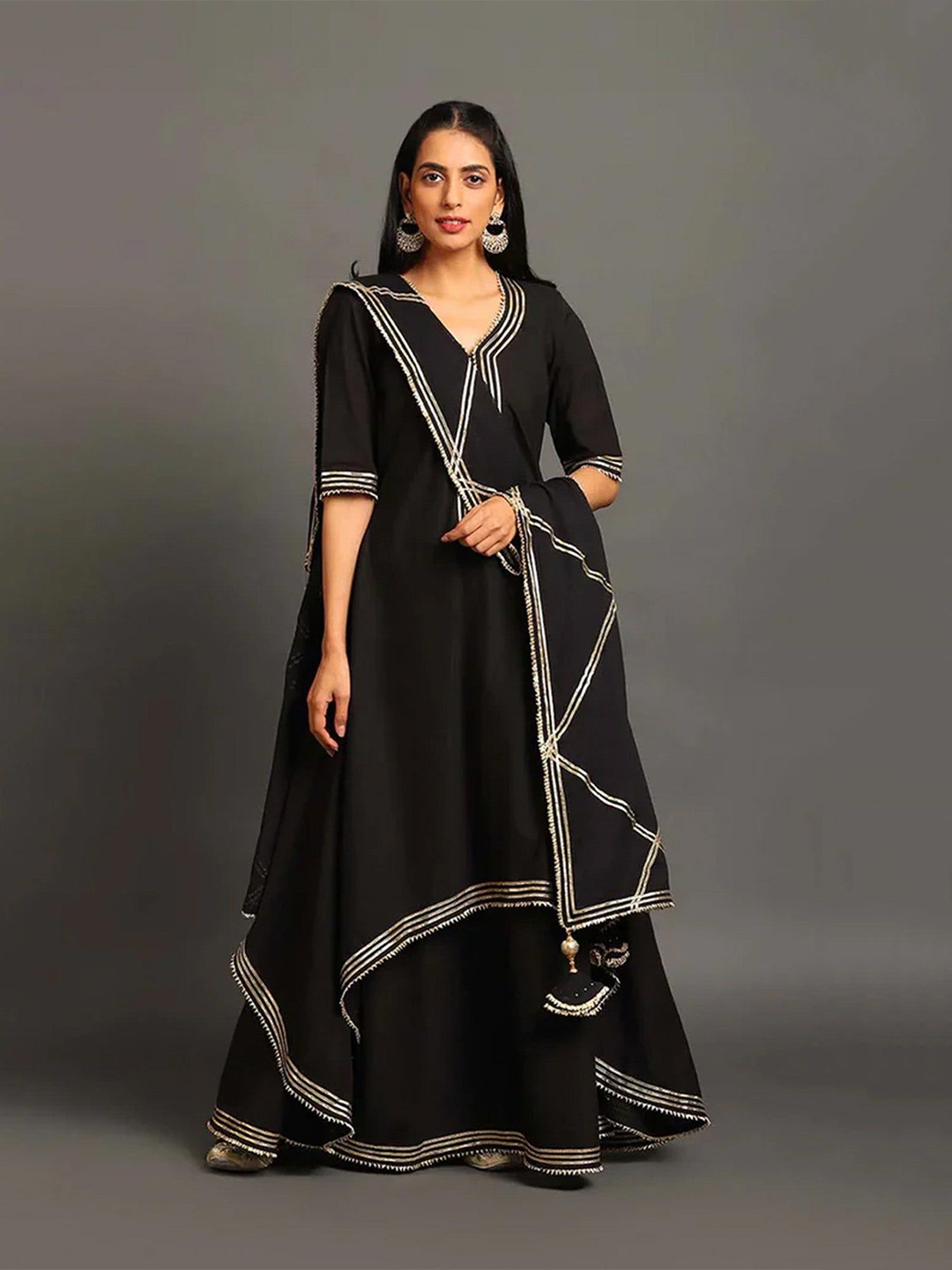 Omaana Jaipure Women V-Neck Maxi Ethnic Dress