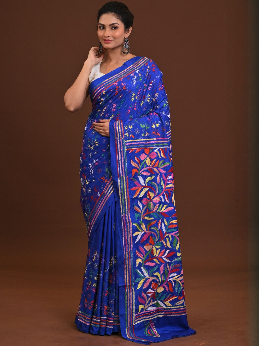 RAM SHYAM collection Blue Floral Embroidered Saree With Blouse Piece