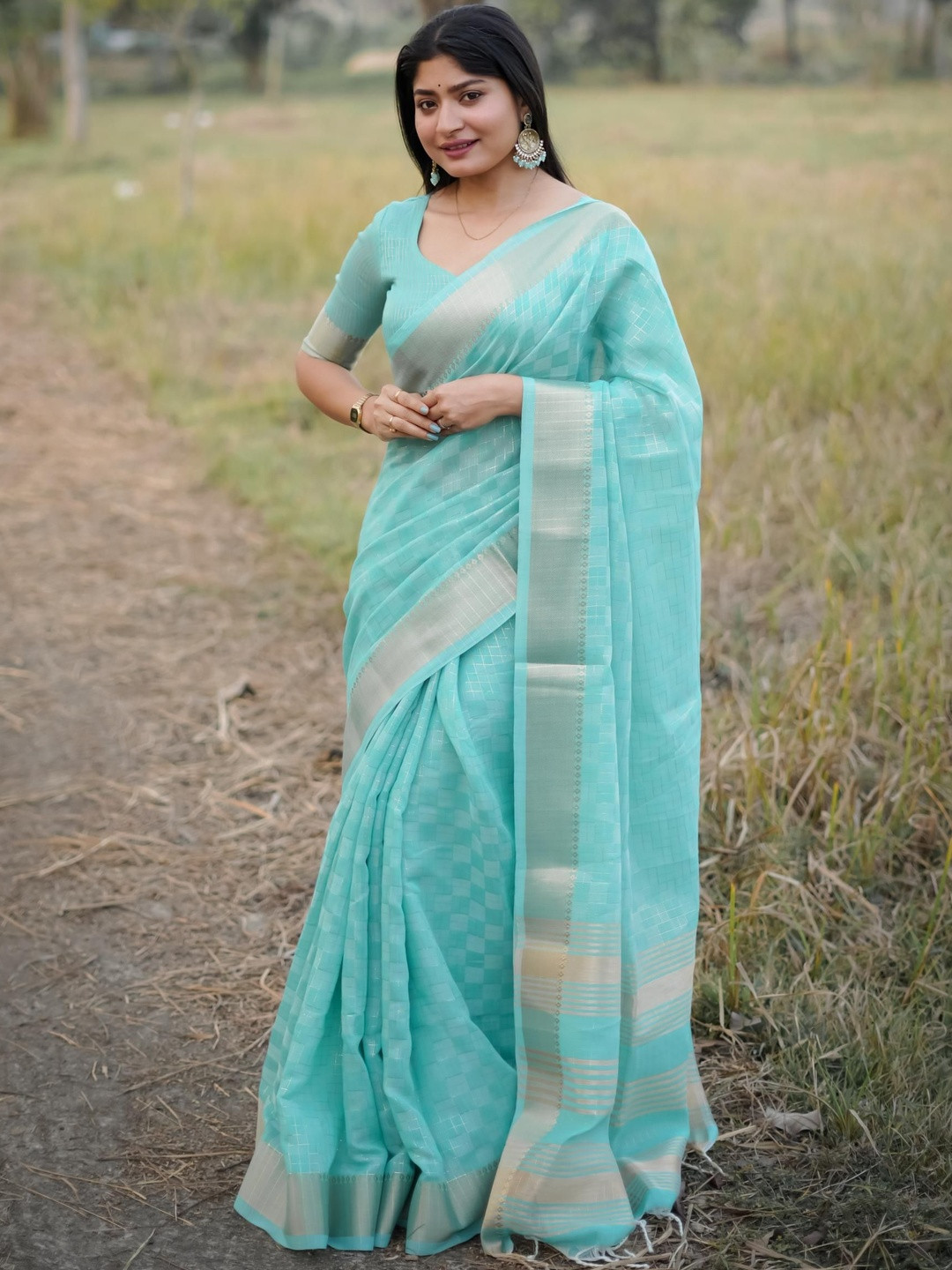 NIKATT Woven Design Checked Print Zari Saree With Blouse