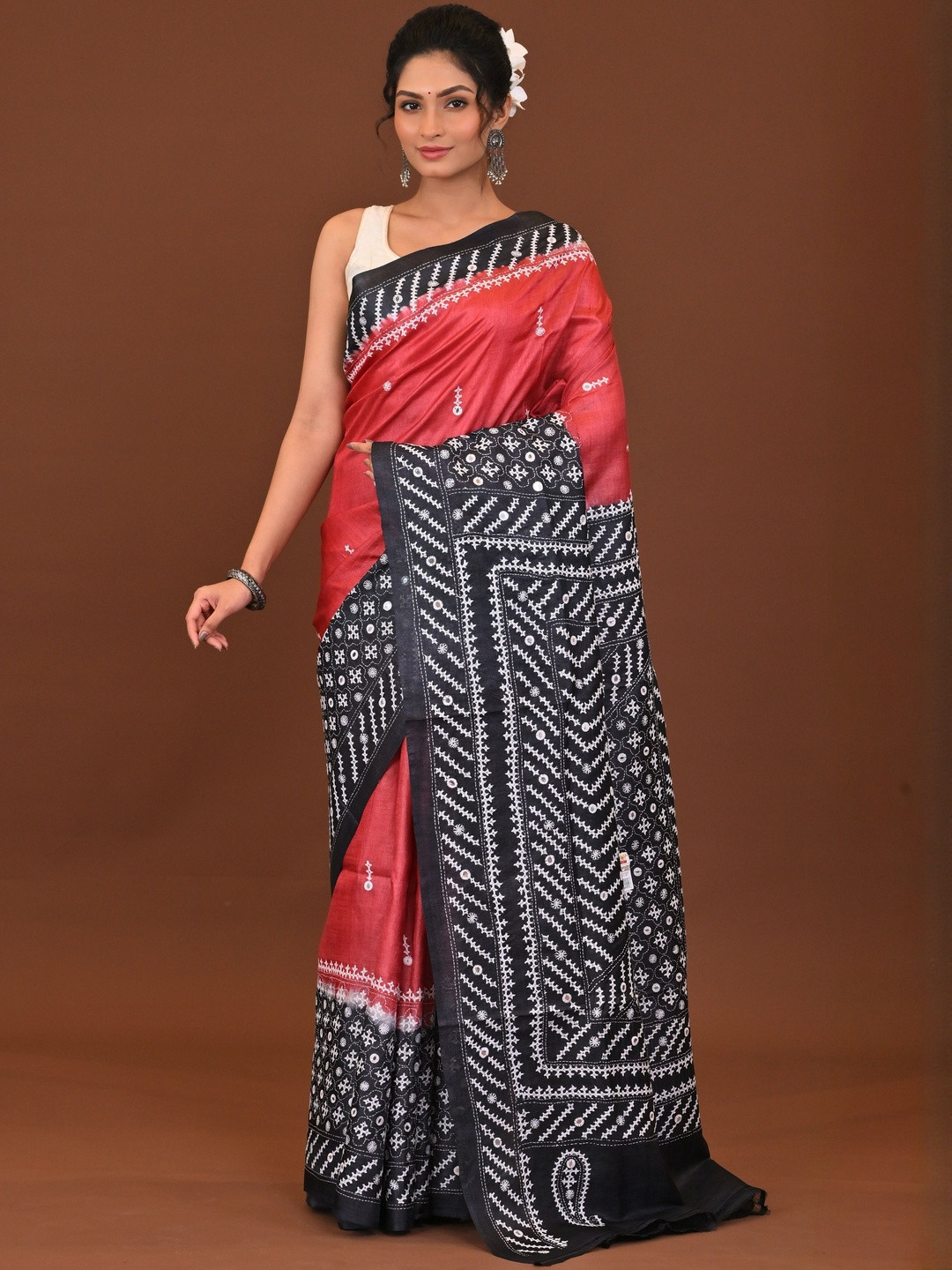 RAM SHYAM collection Ethnic Motifs Embroidered Gujrati Mirror Saree