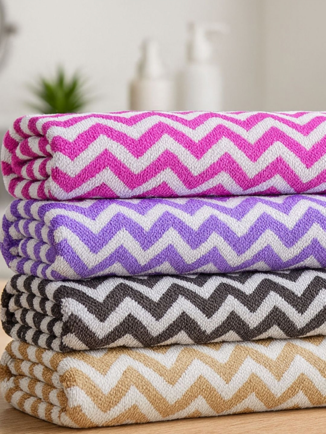 bsb home Pink & Purple 4 Pieces Zig Zag Printed Microfiber 240 GSM Bath Towels