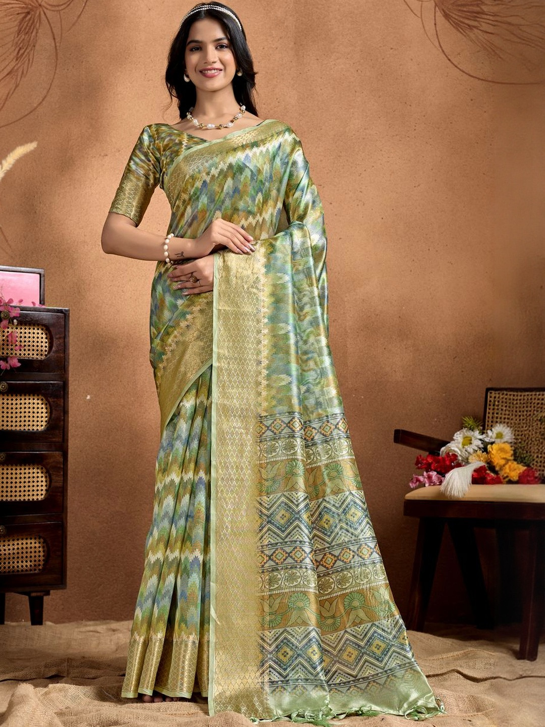 PRISHA FASHION Geometric Printed Jaali Banarasi Saree