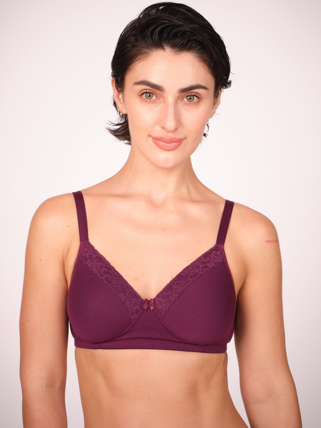 Munns & Mars Women Solid Full Coverage Lightly Padded Non-Wired Back Closure Bra