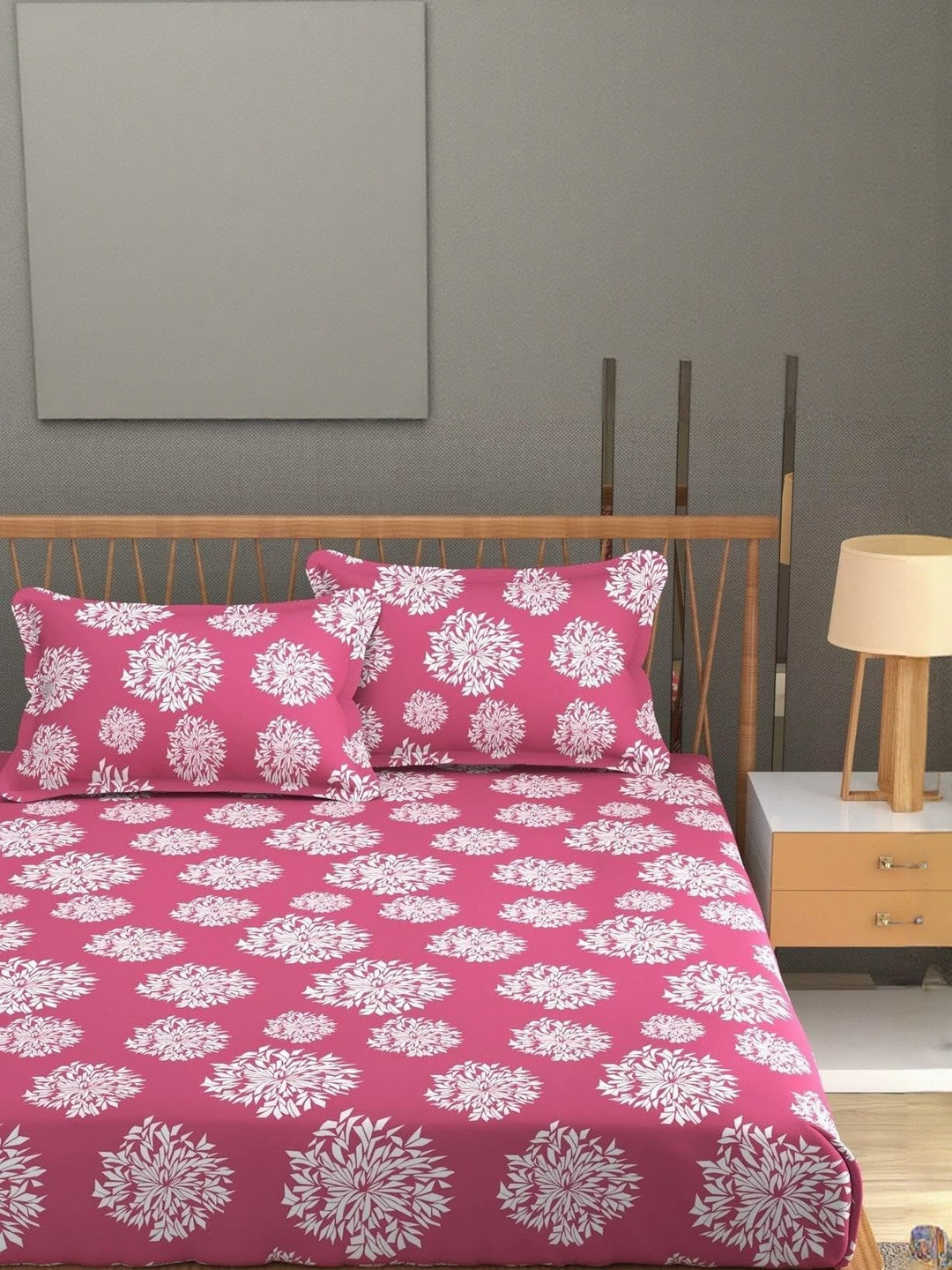 NEW TOWN Magenta & White Floral Printed 210 TC King Bedsheet with 2 Pillow Covers