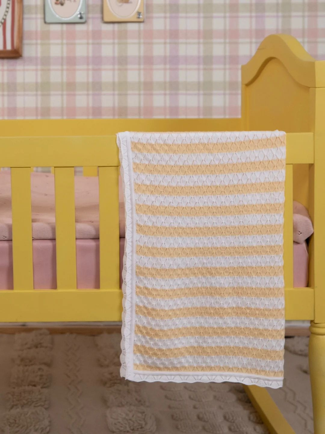 THE BABY TRUNK Yellow & White Geometric Cotton Mild Winter Quilt