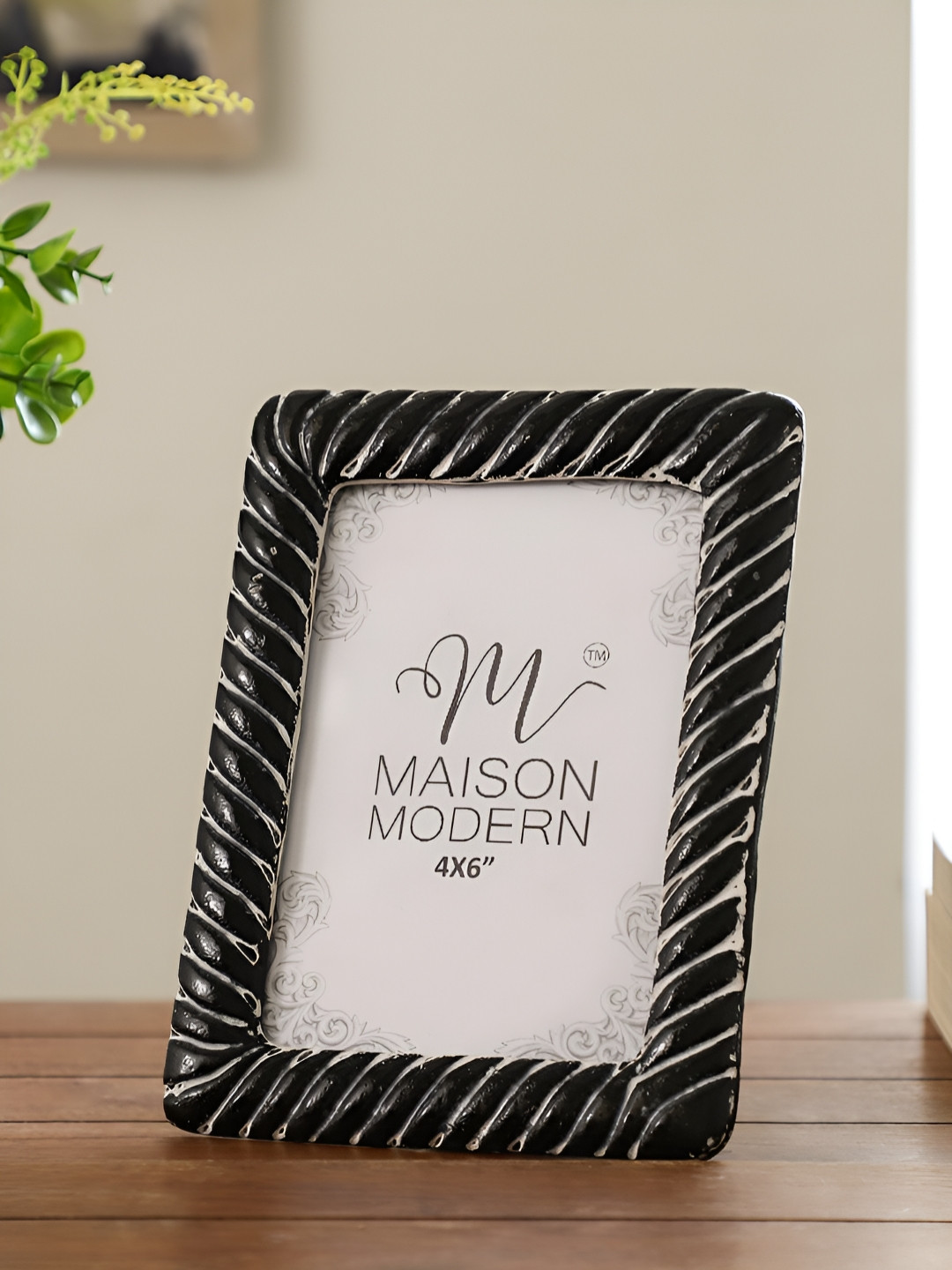 Maison Modern Black & White QuantumView Table Photo Frames