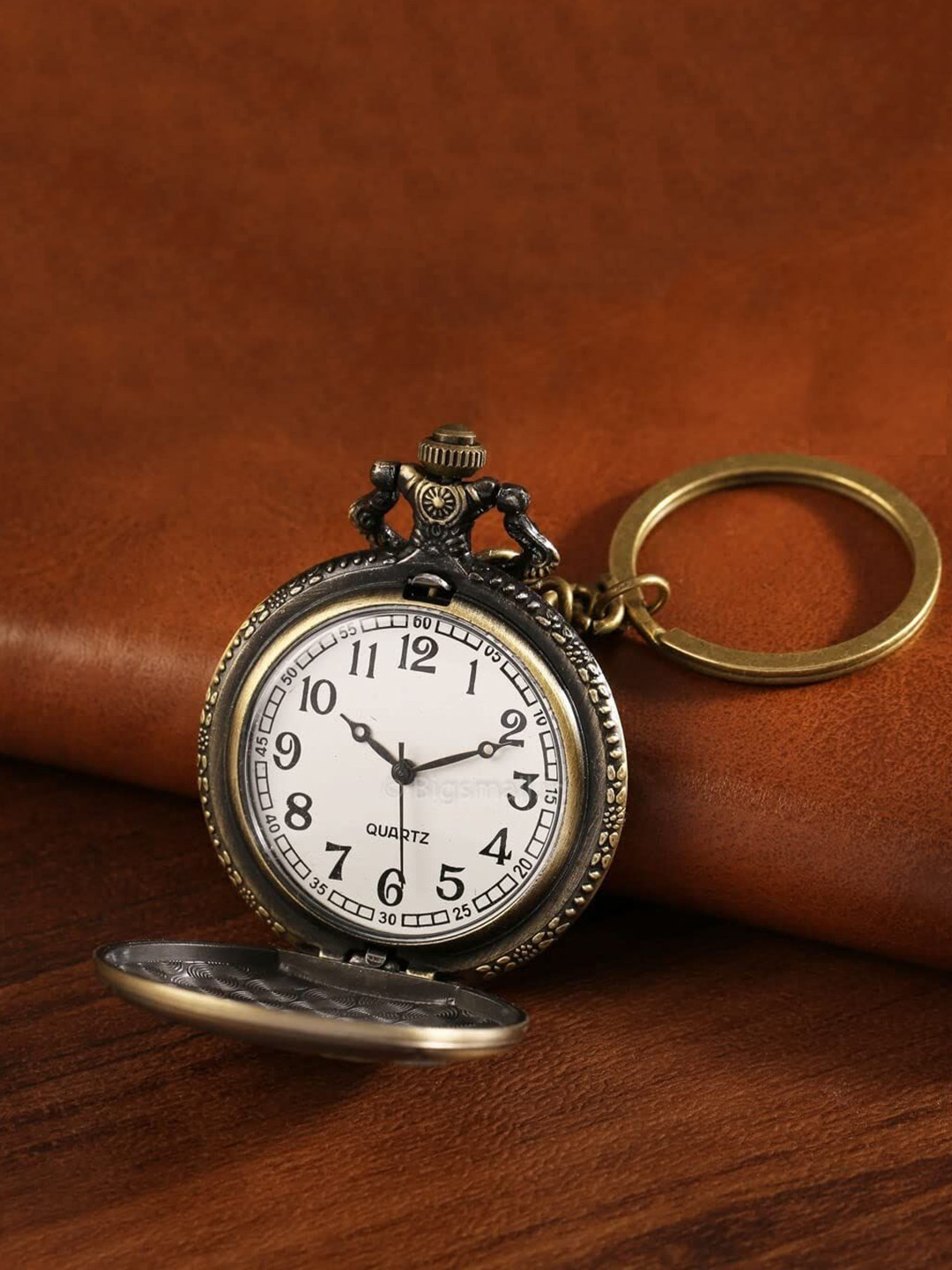 AUGEN Textured Premium Pocket Watch Design Vintage Key Chain