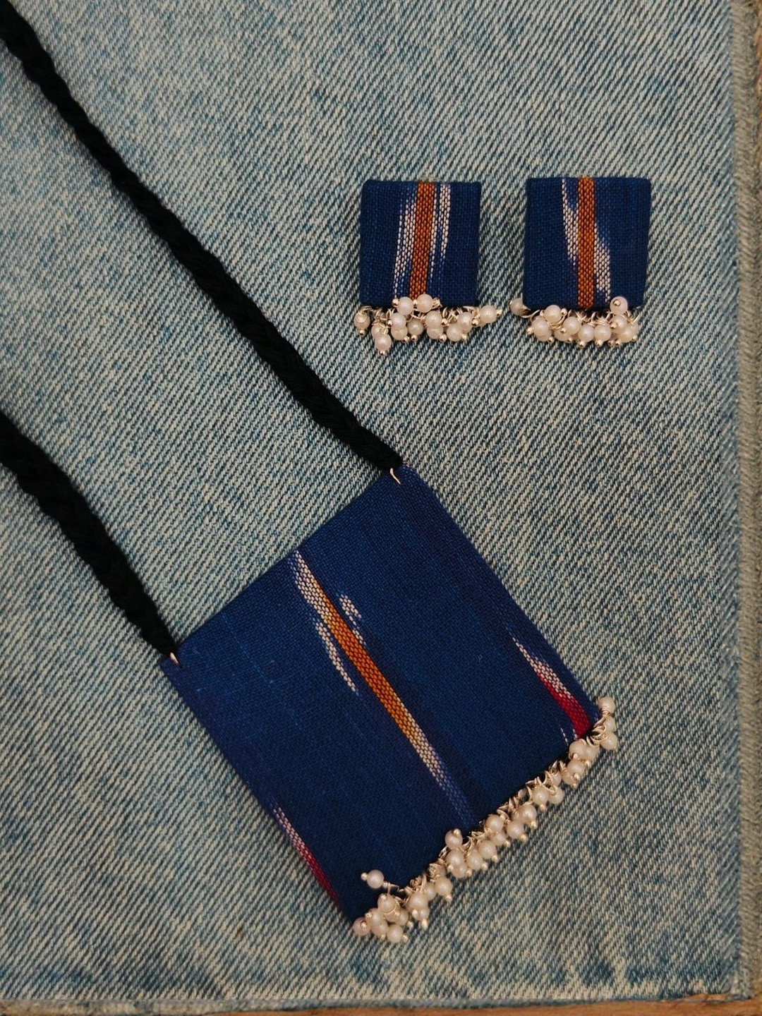 Laddki Copper Geometric Shaped Pearls Beaded Necklace And Earrings With Drawstring Closure