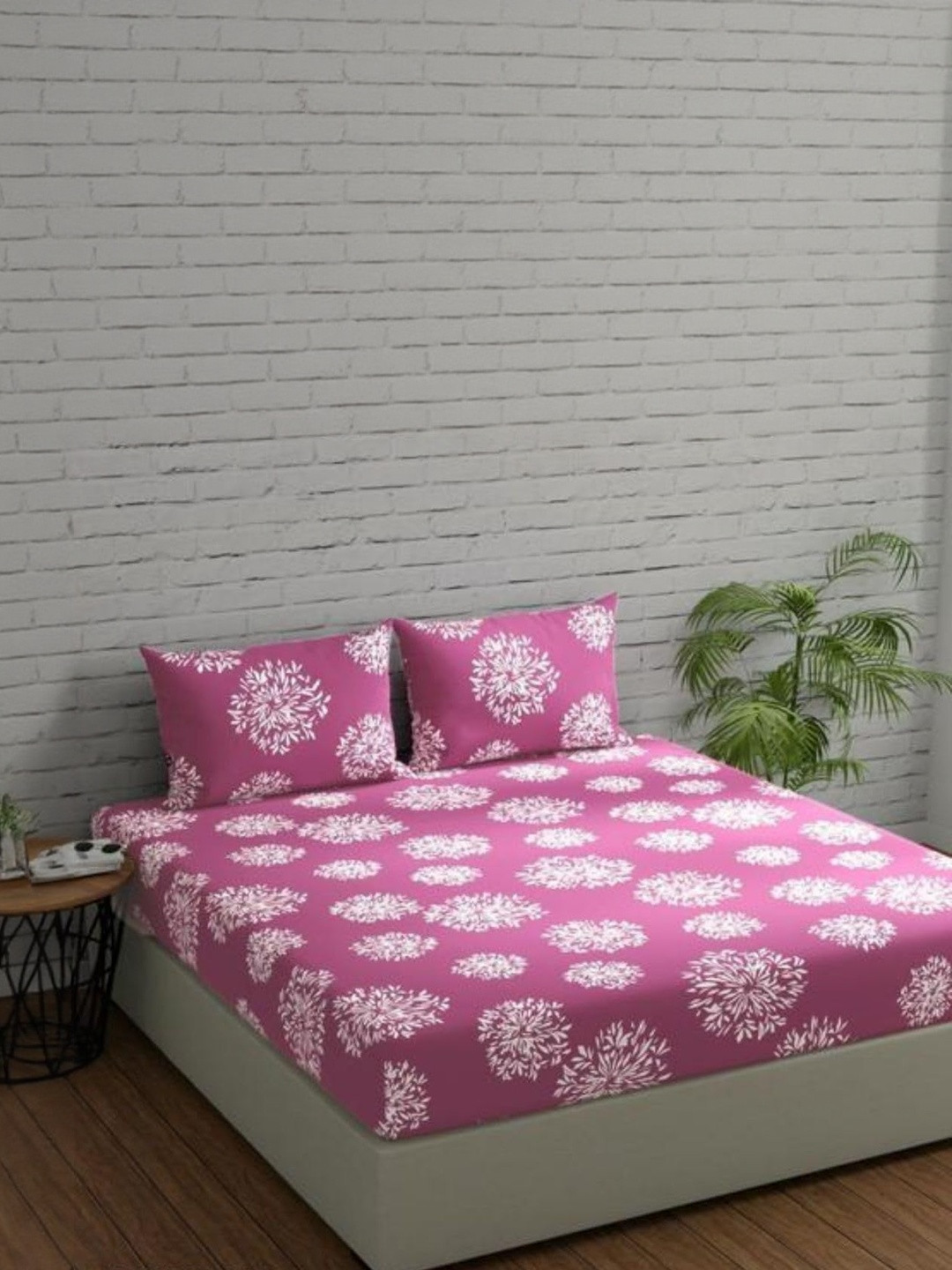 NEW TOWN Magenta & White Floral 210 TC Queen Bedsheet with 2 Pillow Covers