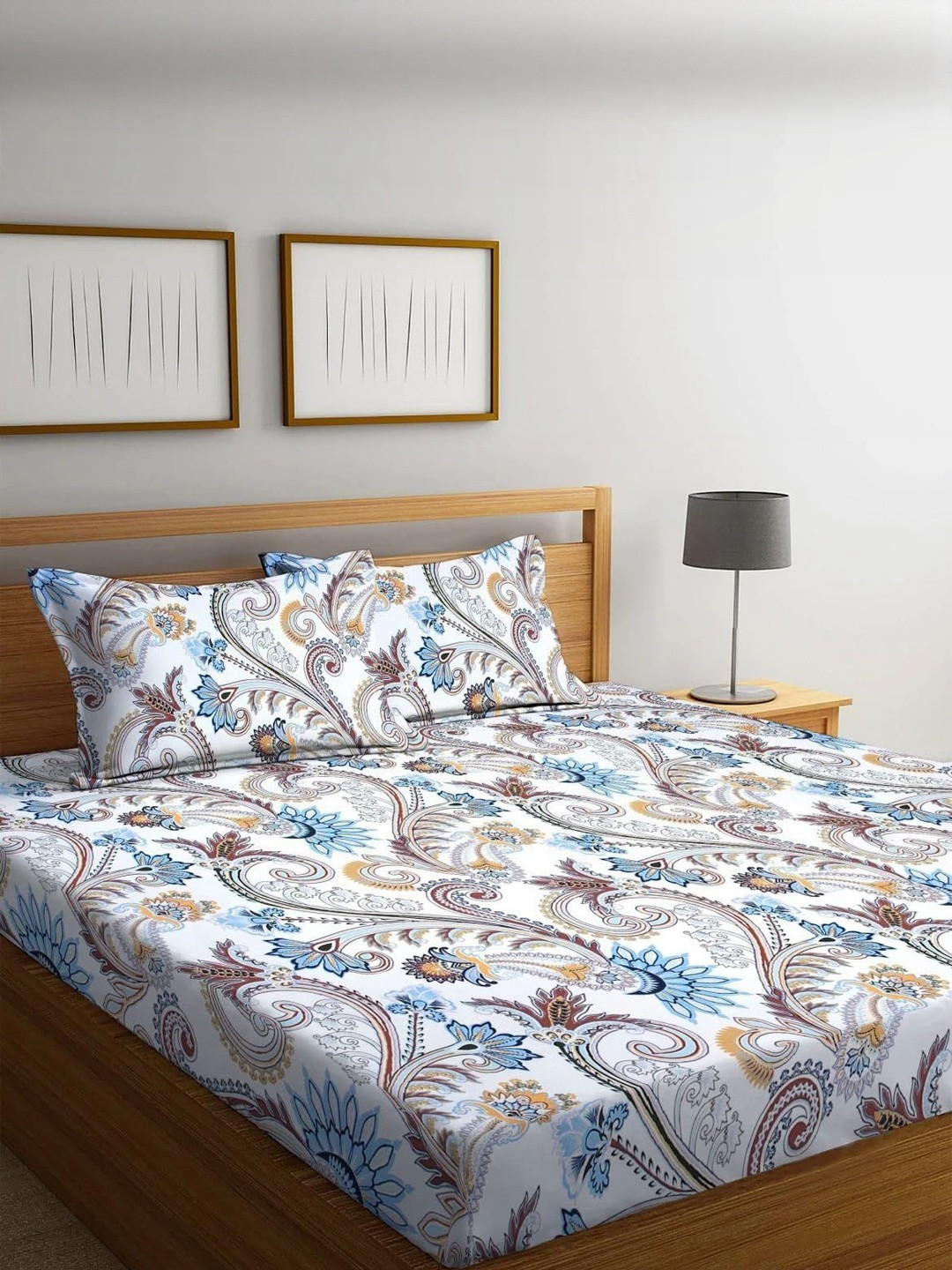 NEW TOWN Geometric 210 TC King Bedsheet with 2 Pillow Covers