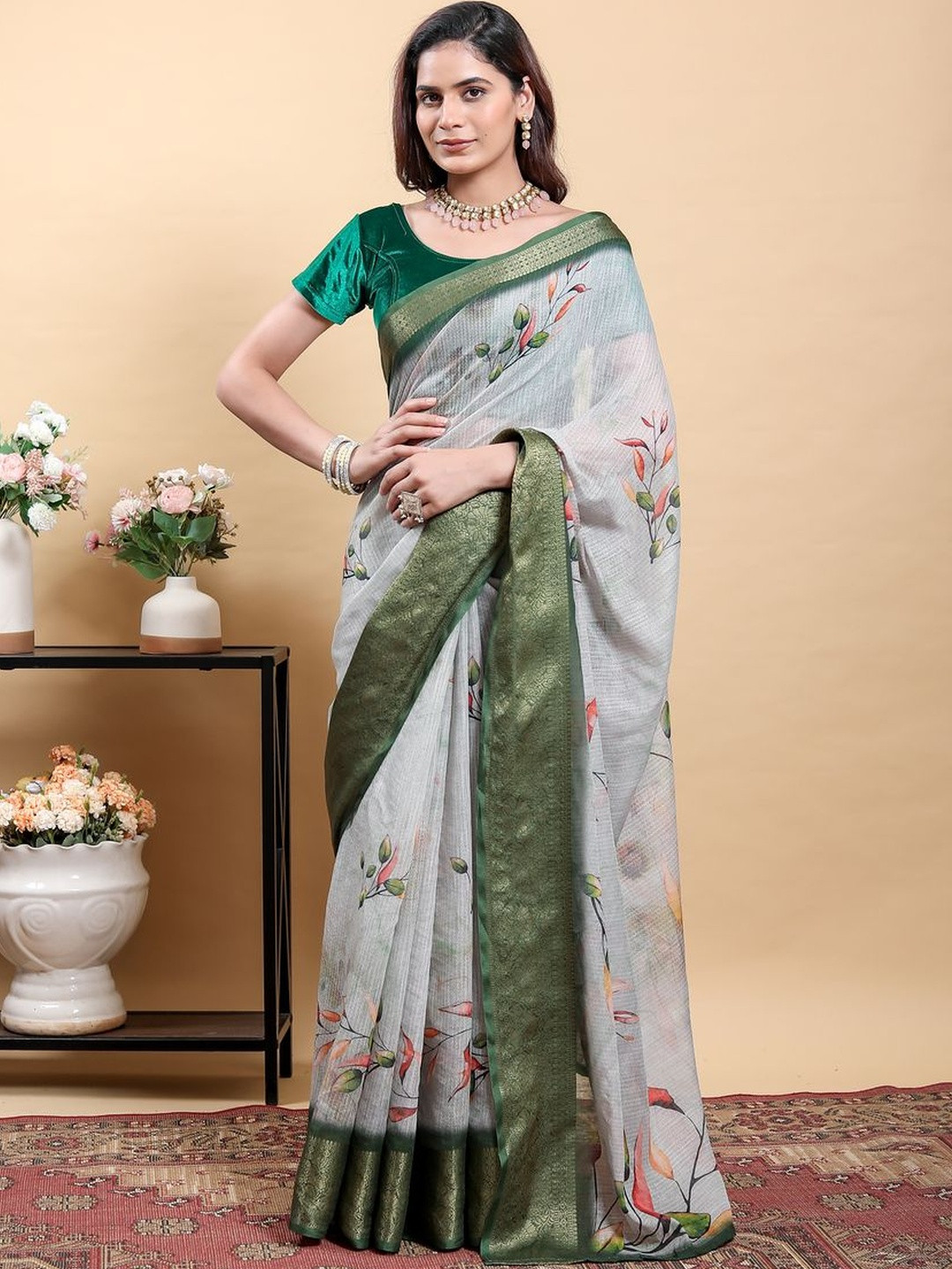 PRISHA FASHION Floral Woven Design and Contrast Border Silk Blend Banarasi Saree