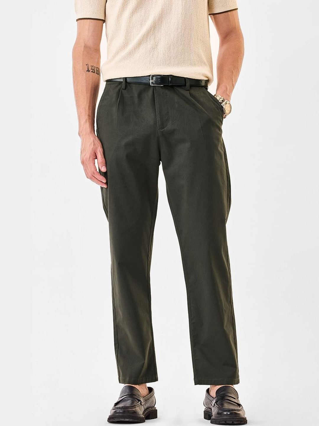 Snitch Men Dark Green Solid Pleated Mid-Rise Relaxed Fit Chinos Trousers