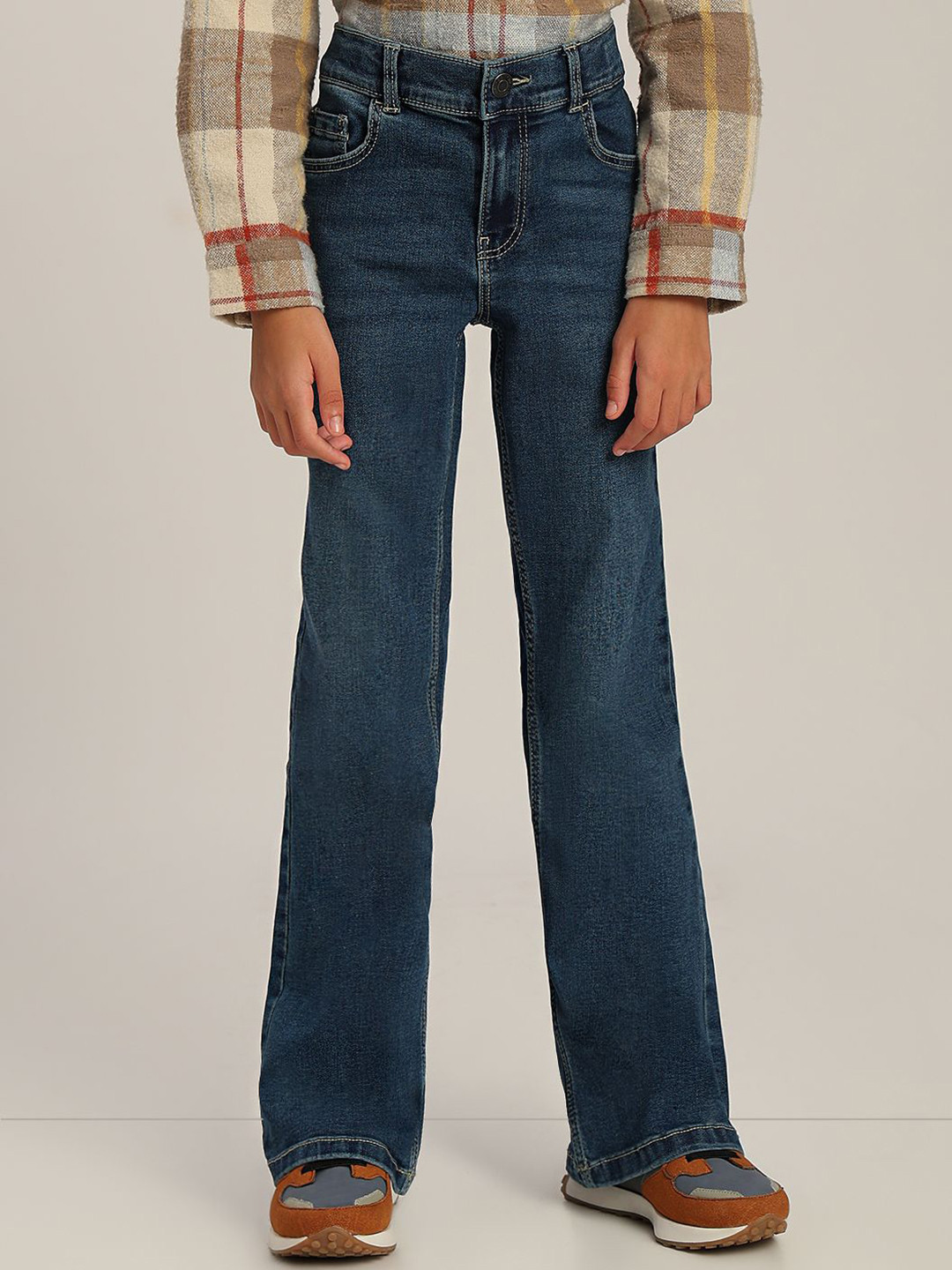Vero Moda Girls Solid Bootcut High-Rise Light Fade No Fade Stretchable Regular Jeans
