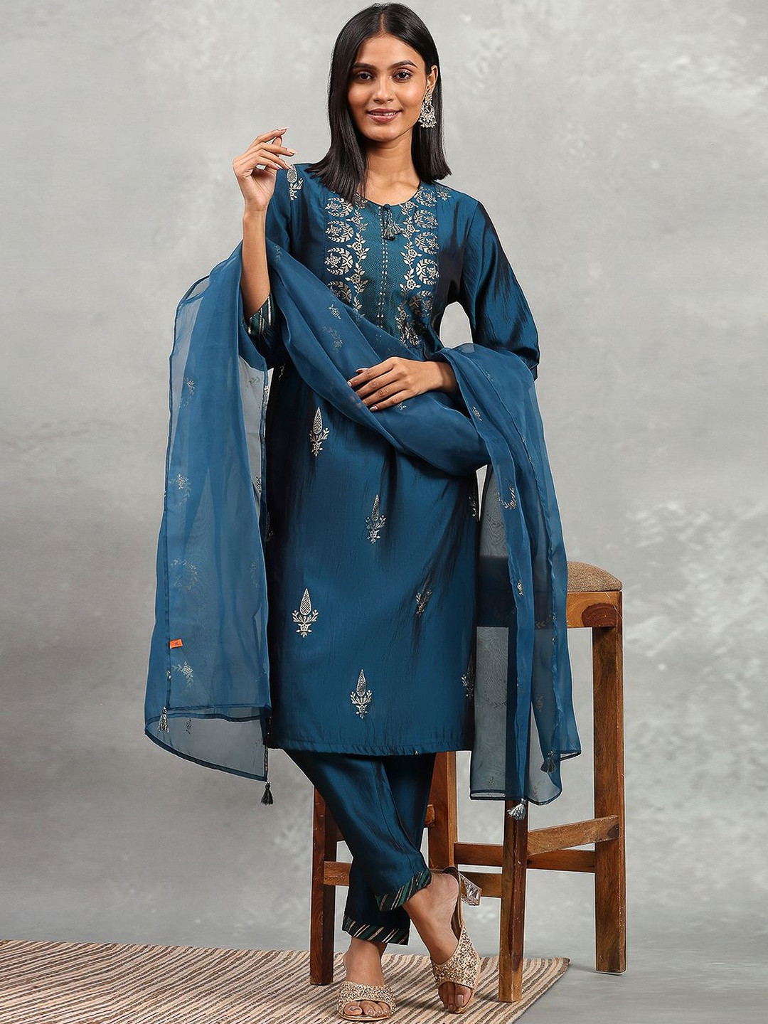 Rangriti Women Ethnic Motifs Woven Design Kurta with Trousers & Dupatta