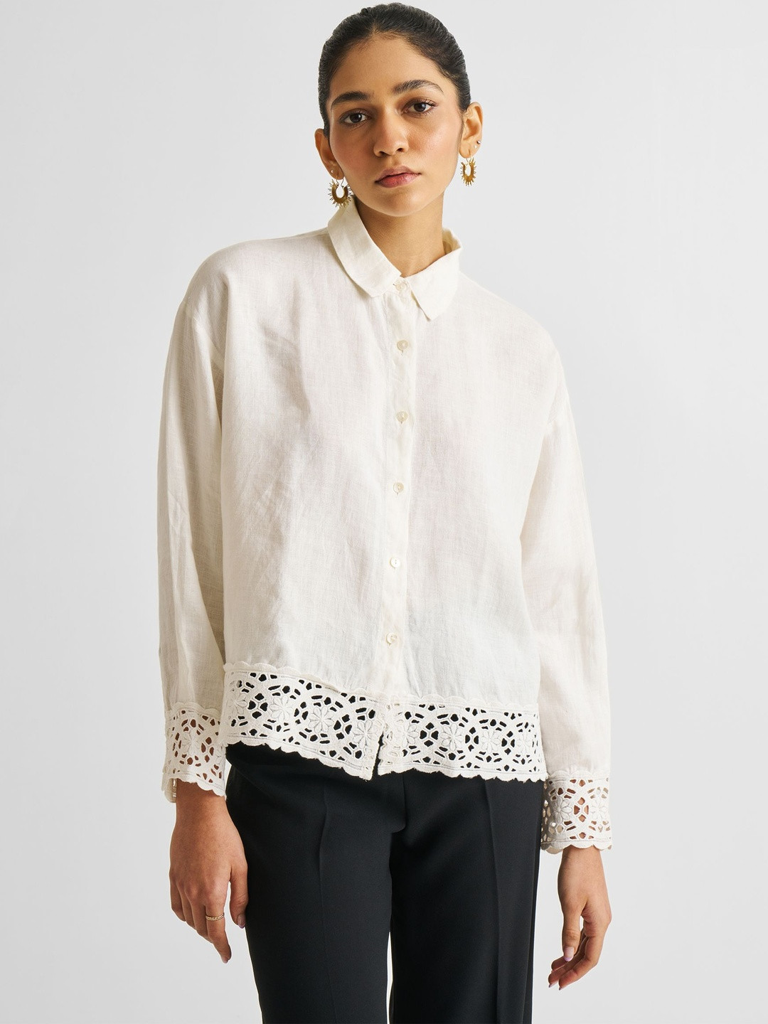 Reistor Floral Emboridered Shirt Collar Shirt Style Top