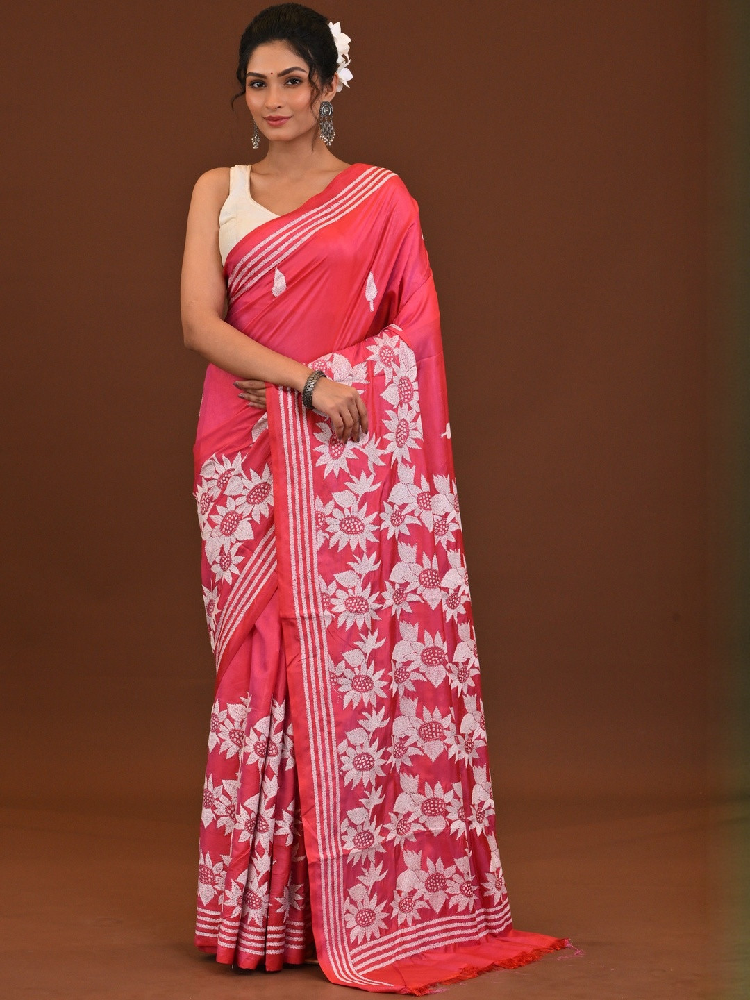 RAM SHYAM collection Floral Embroidered Kantha Work Saree & Blouse Piece